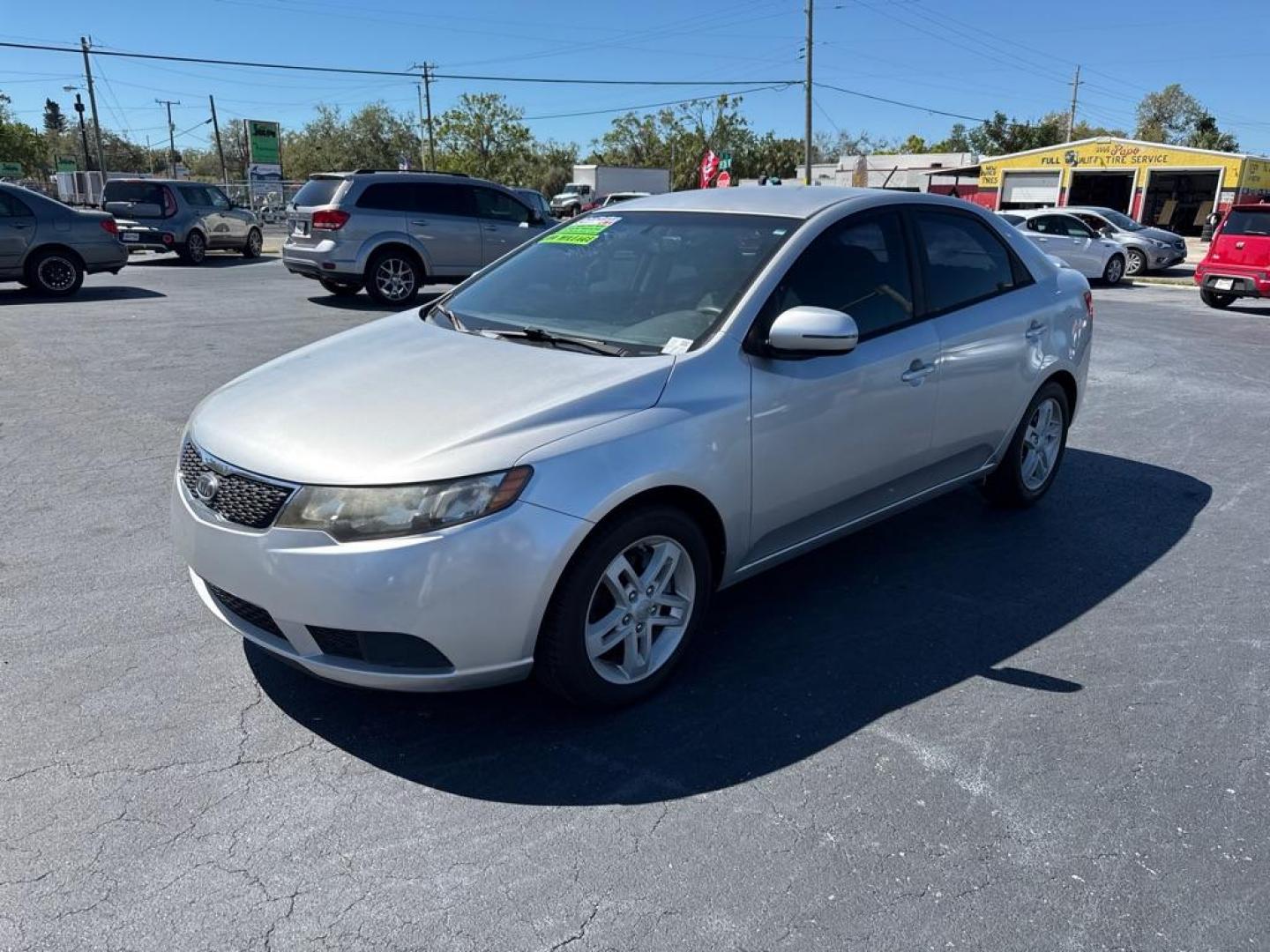 2013 SILVER KIA FORTE EX (KNAFU4A29D5) with an 2.0L engine, Automatic transmission, located at 2929 9th St. West, Bradenton, 34205, (941) 242-2810, 27.473591, -82.570679 - Thanks for inquring into DriveNation USA! All vehicles listed can be viewed at www.drivenationusa.com for vehicle history reports and additonal info. We cannot quote any terms such as down payments or monthly payments without an application. You can apply directly at www.drivenationusa.com or by con - Photo#3