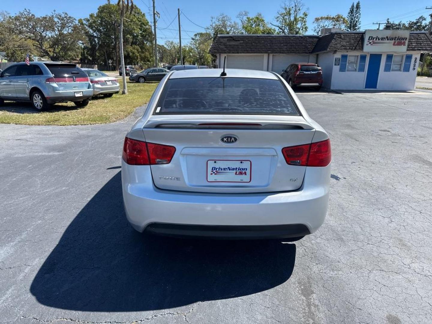 2013 SILVER KIA FORTE EX (KNAFU4A29D5) with an 2.0L engine, Automatic transmission, located at 2929 9th St. West, Bradenton, 34205, (941) 242-2810, 27.473591, -82.570679 - Thanks for inquring into DriveNation USA! All vehicles listed can be viewed at www.drivenationusa.com for vehicle history reports and additonal info. We cannot quote any terms such as down payments or monthly payments without an application. You can apply directly at www.drivenationusa.com or by con - Photo#6