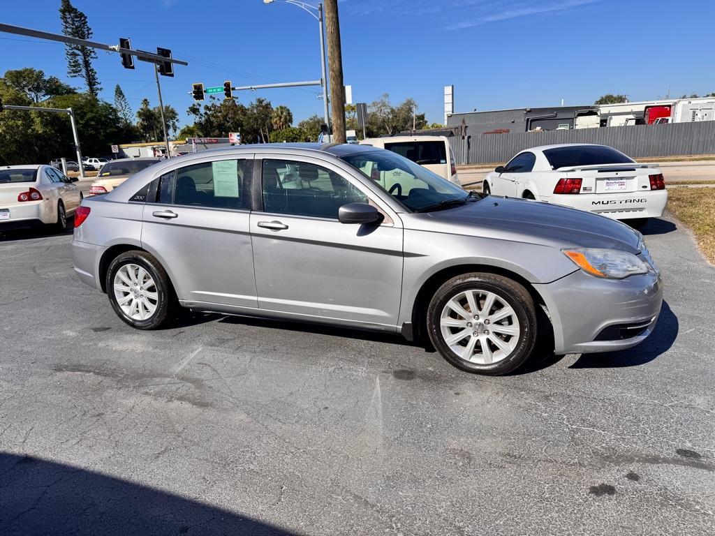 2013 Chrysler 200 Touring's photo