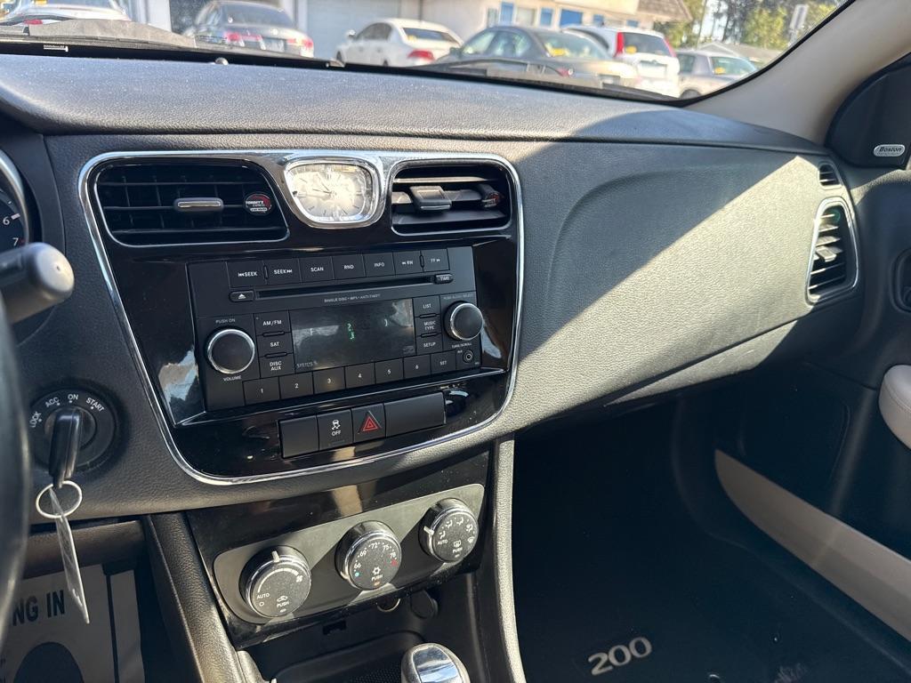 2013 SILVER CHRYSLER 200 TOURING (1C3CCBBB8DN) with an 2.4L engine, Automatic transmission, located at 2929 9th St. West, Bradenton, 34205, (941) 242-2810, 27.473591, -82.570679 - Thanks for inquring into DriveNation USA! All vehicles listed can be viewed at www.drivenationusa.com for vehicle history reports and additonal info. We cannot quote any terms such as down payments or monthly payments without an application. You can apply directly at www.drivenationusa.com or by con - Photo#11