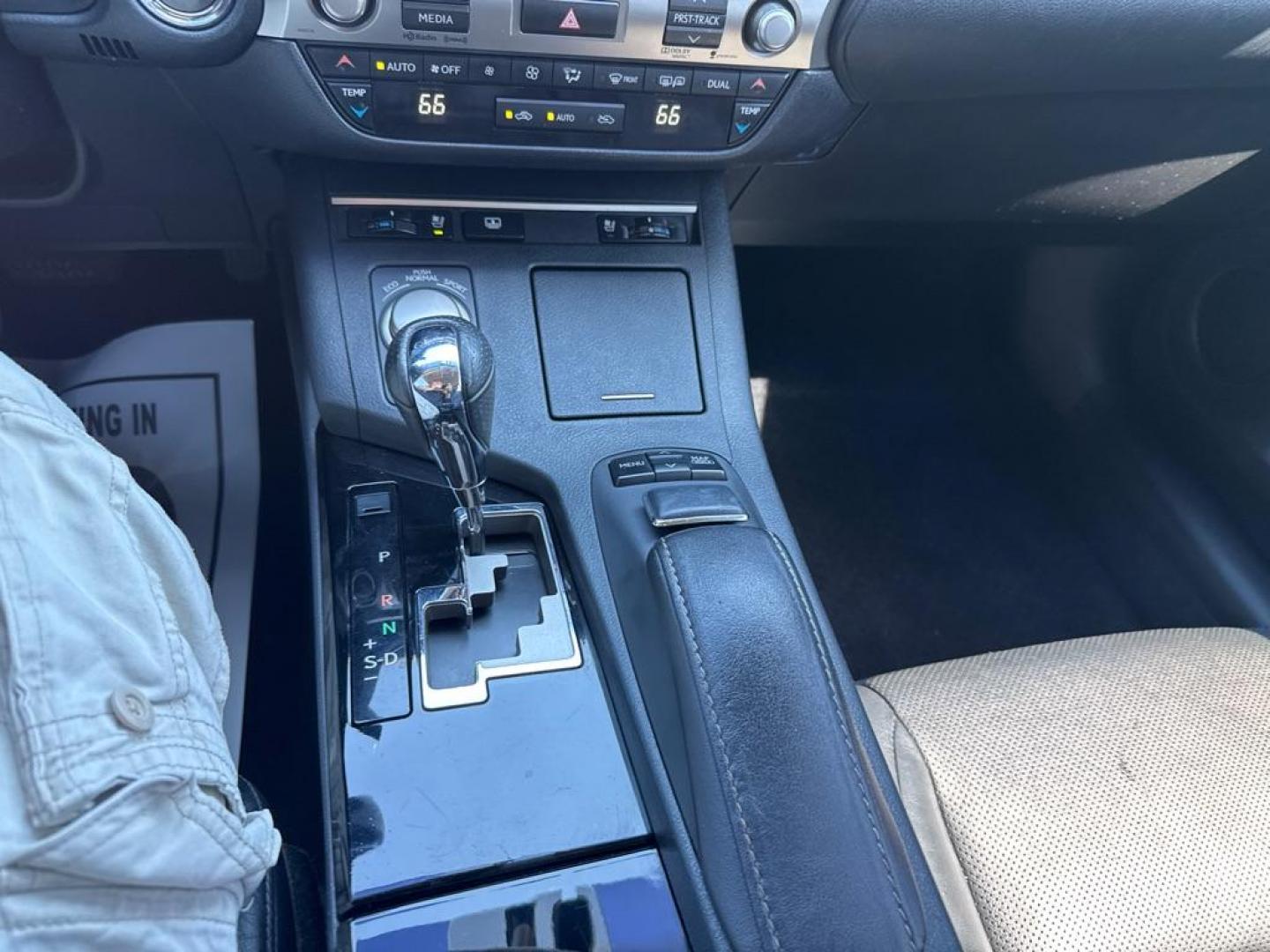2013 BLACK LEXUS ES 350 (JTHBK1GG1D2) with an 3.5L engine, Automatic transmission, located at 2929 9th St. West, Bradenton, 34205, (941) 242-2810, 27.473591, -82.570679 - Thanks for inquring into DriveNation USA! All vehicles listed can be viewed at www.drivenationusa.com for vehicle history reports and additonal info. We cannot quote any terms such as down payments or monthly payments without an application. You can apply directly at www.drivenationusa.com or by con - Photo#15