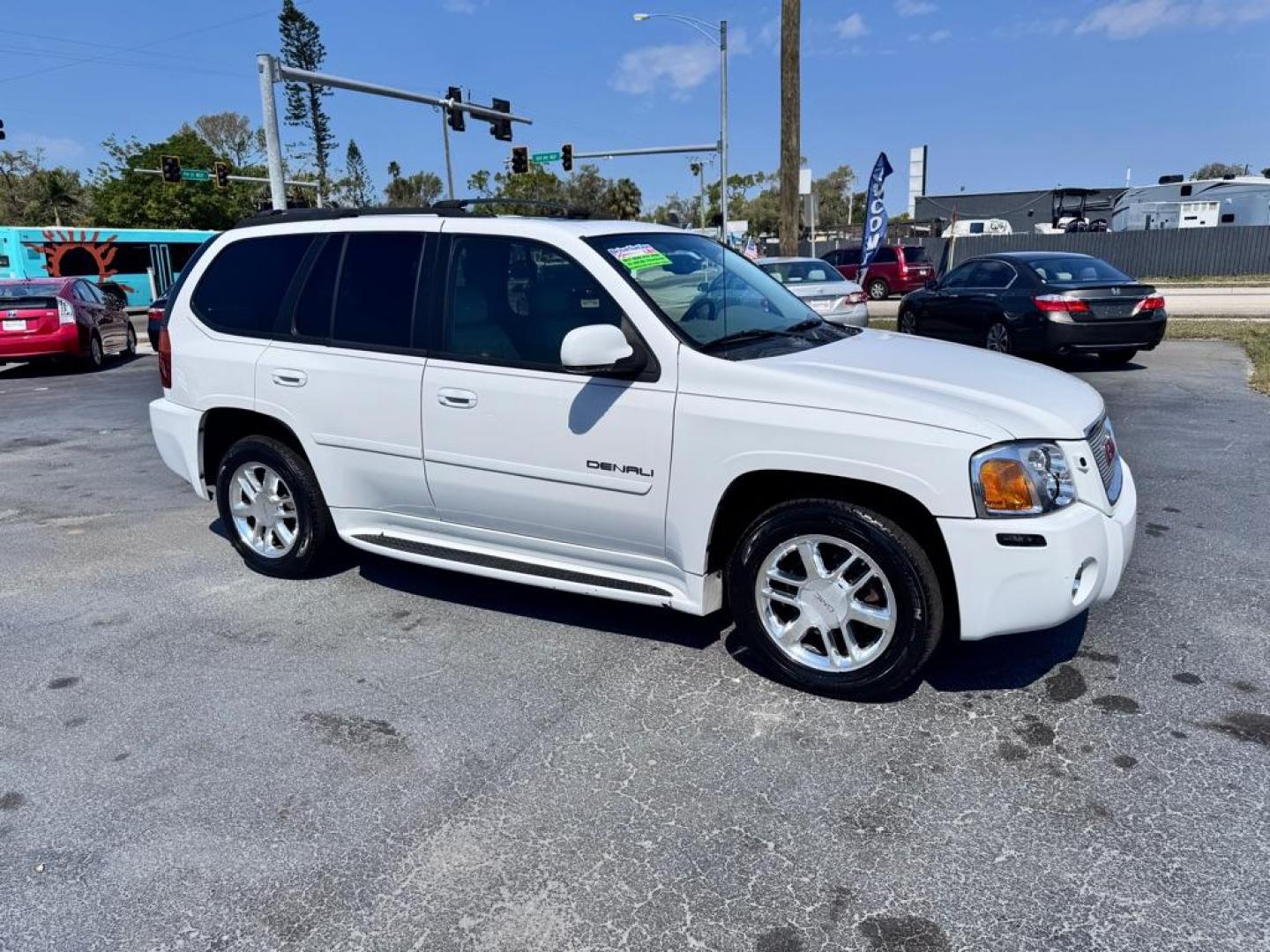 2007 WHITE GMC ENVOY DENALI (1GKES63M272) with an 5.3L engine, Automatic transmission, located at 2929 9th St. West, Bradenton, 34205, (941) 242-2810, 27.473591, -82.570679 - Thanks for inquring into DriveNation USA! All vehicles listed can be viewed at www.drivenationusa.com for vehicle history reports and additonal info. We cannot quote any terms such as down payments or monthly payments without an application. You can apply directly at www.drivenationusa.com or by con - Photo#0