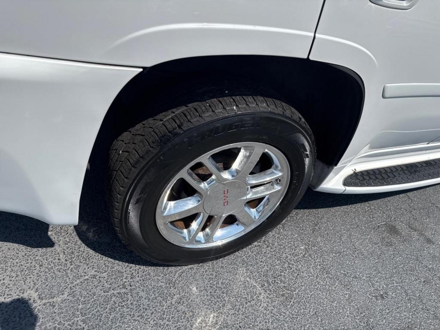2007 WHITE GMC ENVOY DENALI (1GKES63M272) with an 5.3L engine, Automatic transmission, located at 2929 9th St. West, Bradenton, 34205, (941) 242-2810, 27.473591, -82.570679 - Thanks for inquring into DriveNation USA! All vehicles listed can be viewed at www.drivenationusa.com for vehicle history reports and additonal info. We cannot quote any terms such as down payments or monthly payments without an application. You can apply directly at www.drivenationusa.com or by con - Photo#9