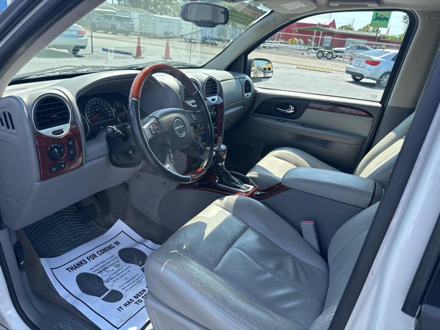 2007 WHITE GMC ENVOY DENALI (1GKES63M272) with an 5.3L engine, Automatic transmission, located at 2929 9th St. West, Bradenton, 34205, (941) 242-2810, 27.473591, -82.570679 - Thanks for inquring into DriveNation USA! All vehicles listed can be viewed at www.drivenationusa.com for vehicle history reports and additonal info. We cannot quote any terms such as down payments or monthly payments without an application. You can apply directly at www.drivenationusa.com or by con - Photo#10