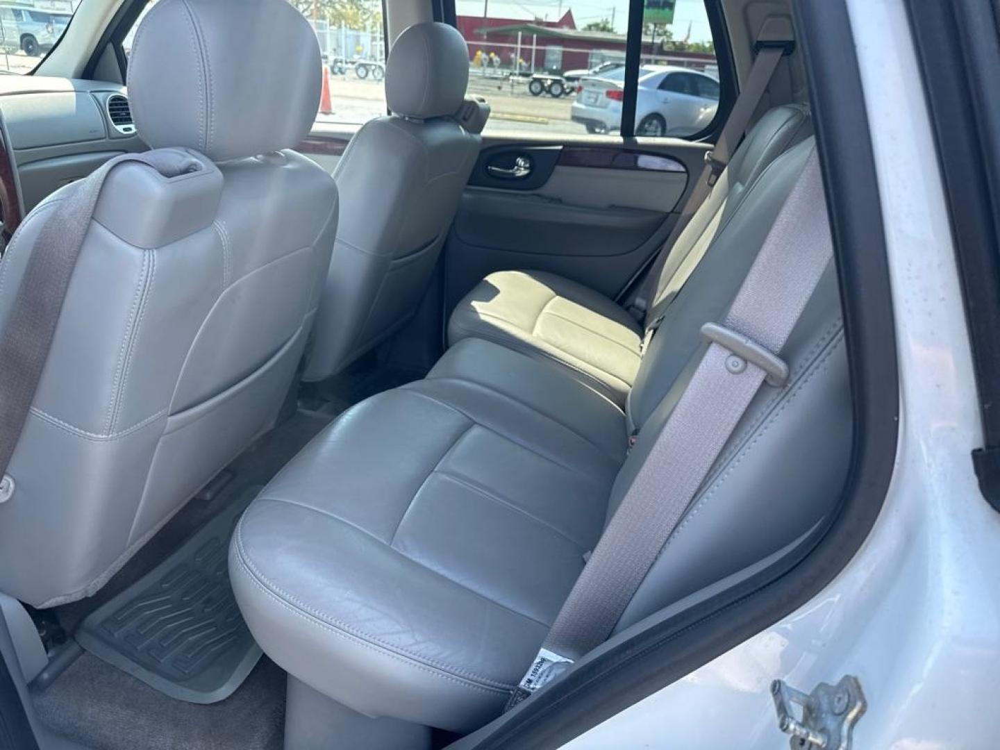 2007 WHITE GMC ENVOY DENALI (1GKES63M272) with an 5.3L engine, Automatic transmission, located at 2929 9th St. West, Bradenton, 34205, (941) 242-2810, 27.473591, -82.570679 - Thanks for inquring into DriveNation USA! All vehicles listed can be viewed at www.drivenationusa.com for vehicle history reports and additonal info. We cannot quote any terms such as down payments or monthly payments without an application. You can apply directly at www.drivenationusa.com or by con - Photo#11