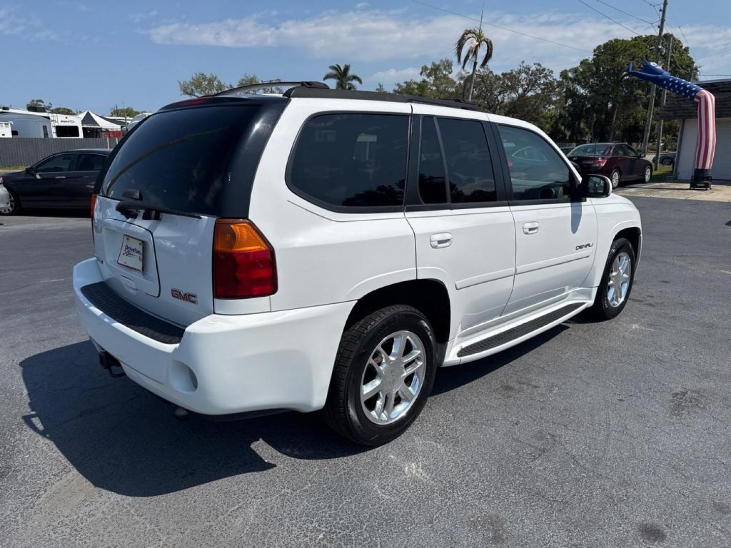 2007 WHITE GMC ENVOY DENALI (1GKES63M272) with an 5.3L engine, Automatic transmission, located at 2929 9th St. West, Bradenton, 34205, (941) 242-2810, 27.473591, -82.570679 - Thanks for inquring into DriveNation USA! All vehicles listed can be viewed at www.drivenationusa.com for vehicle history reports and additonal info. We cannot quote any terms such as down payments or monthly payments without an application. You can apply directly at www.drivenationusa.com or by con - Photo#7