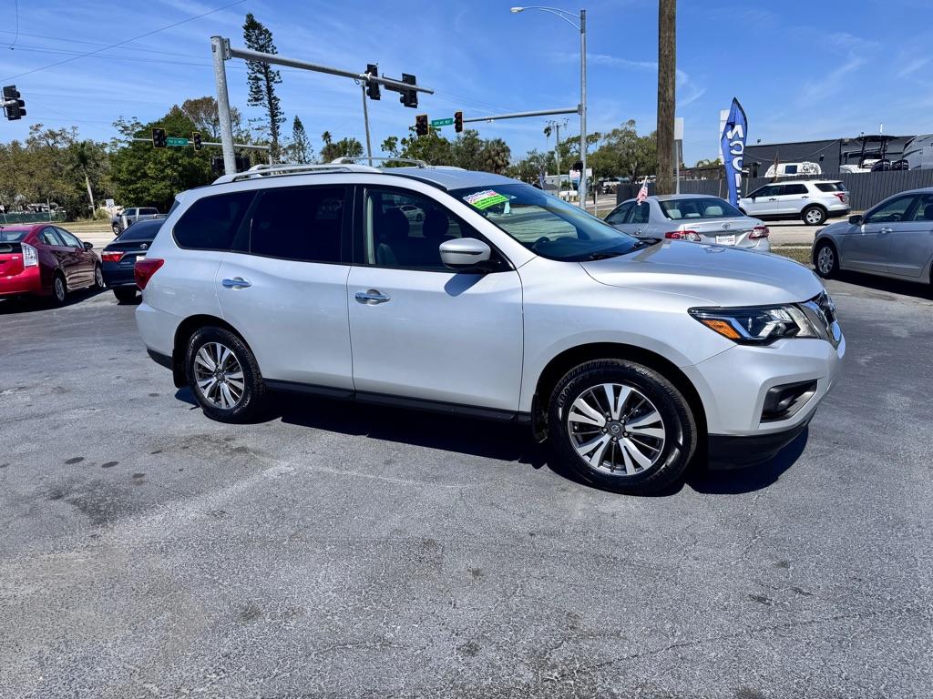 photo of 2019 NISSAN PATHFINDER S