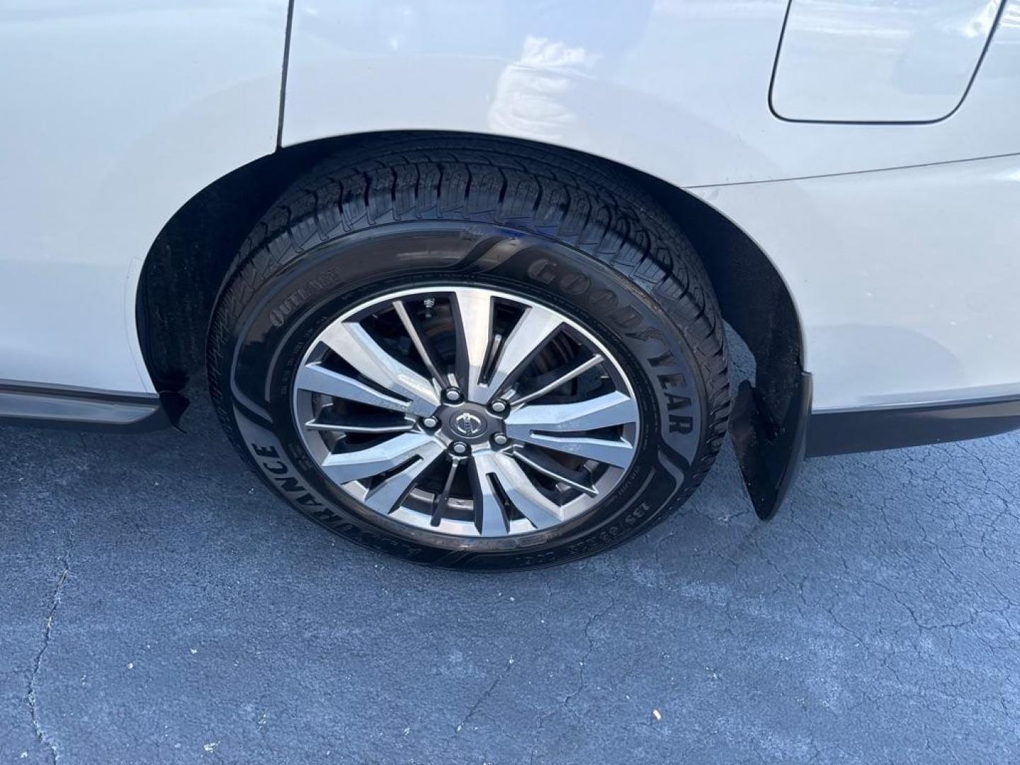 2019 SILVER NISSAN PATHFINDER S (5N1DR2MN8KC) with an 3.5L engine, Continuously Variable transmission, located at 2929 9th St. West, Bradenton, 34205, (941) 242-2810, 27.473591, -82.570679 - Thanks for inquring into DriveNation USA! All vehicles listed can be viewed at www.drivenationusa.com for vehicle history reports and additonal info. We cannot quote any terms such as down payments or monthly payments without an application. You can apply directly at www.drivenationusa.com or by con - Photo#9