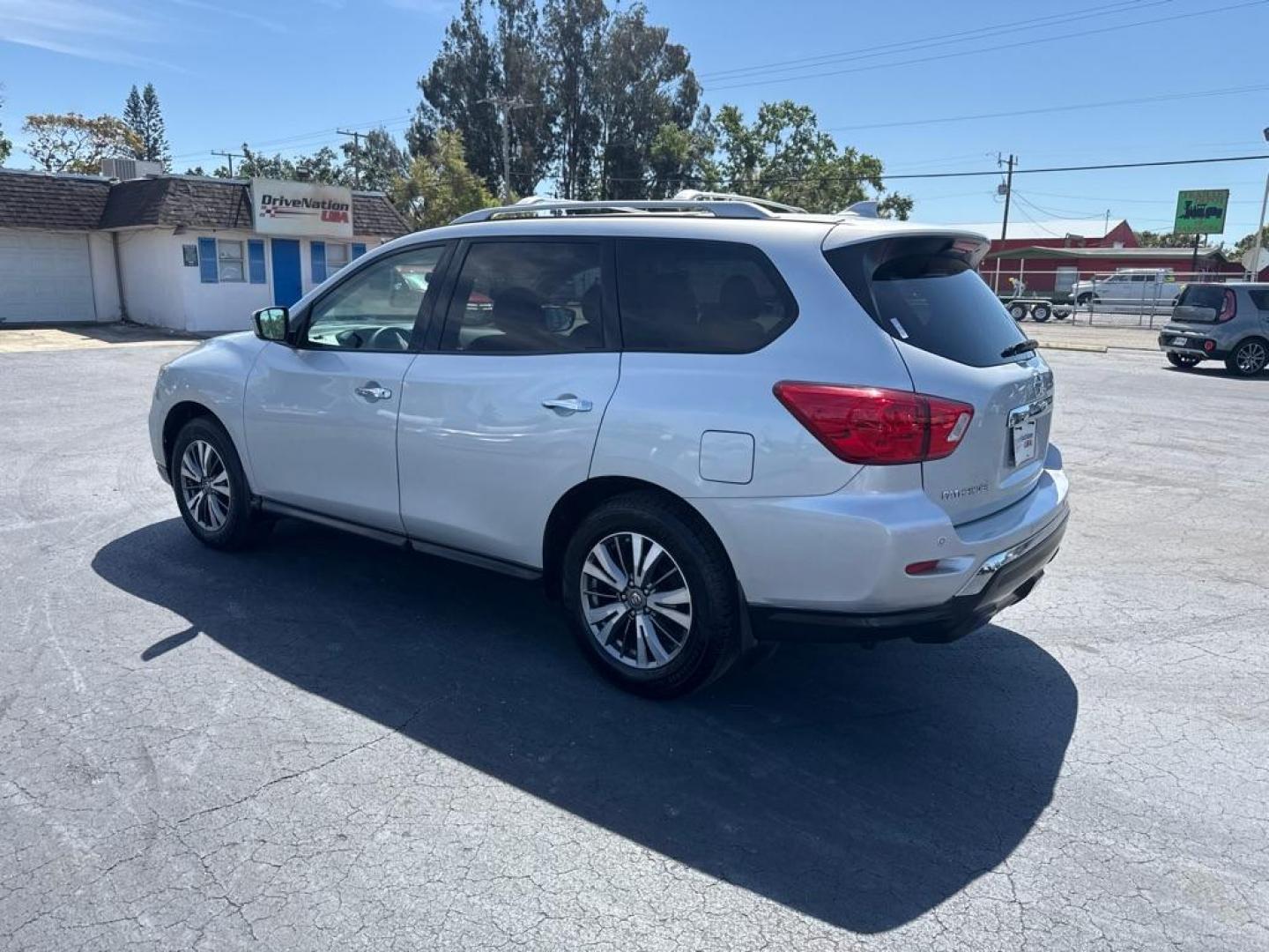 2019 SILVER NISSAN PATHFINDER S (5N1DR2MN8KC) with an 3.5L engine, Continuously Variable transmission, located at 2929 9th St. West, Bradenton, 34205, (941) 242-2810, 27.473591, -82.570679 - Thanks for inquring into DriveNation USA! All vehicles listed can be viewed at www.drivenationusa.com for vehicle history reports and additonal info. We cannot quote any terms such as down payments or monthly payments without an application. You can apply directly at www.drivenationusa.com or by con - Photo#5
