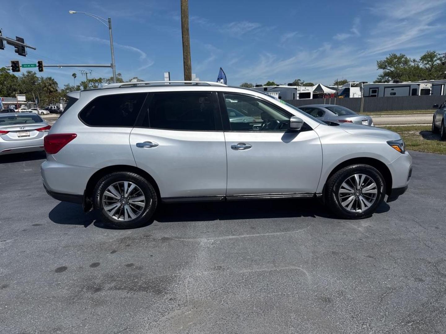 2019 SILVER NISSAN PATHFINDER S (5N1DR2MN8KC) with an 3.5L engine, Continuously Variable transmission, located at 2929 9th St. West, Bradenton, 34205, (941) 242-2810, 27.473591, -82.570679 - Thanks for inquring into DriveNation USA! All vehicles listed can be viewed at www.drivenationusa.com for vehicle history reports and additonal info. We cannot quote any terms such as down payments or monthly payments without an application. You can apply directly at www.drivenationusa.com or by con - Photo#8