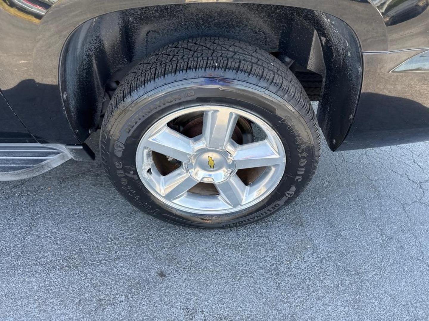 2012 BLACK CHEVROLET SUBURBAN 1500 LT (1GNSCJE09CR) with an 5.3L engine, Automatic transmission, located at 2929 9th St. West, Bradenton, 34205, (941) 242-2810, 27.473591, -82.570679 - Photo#10