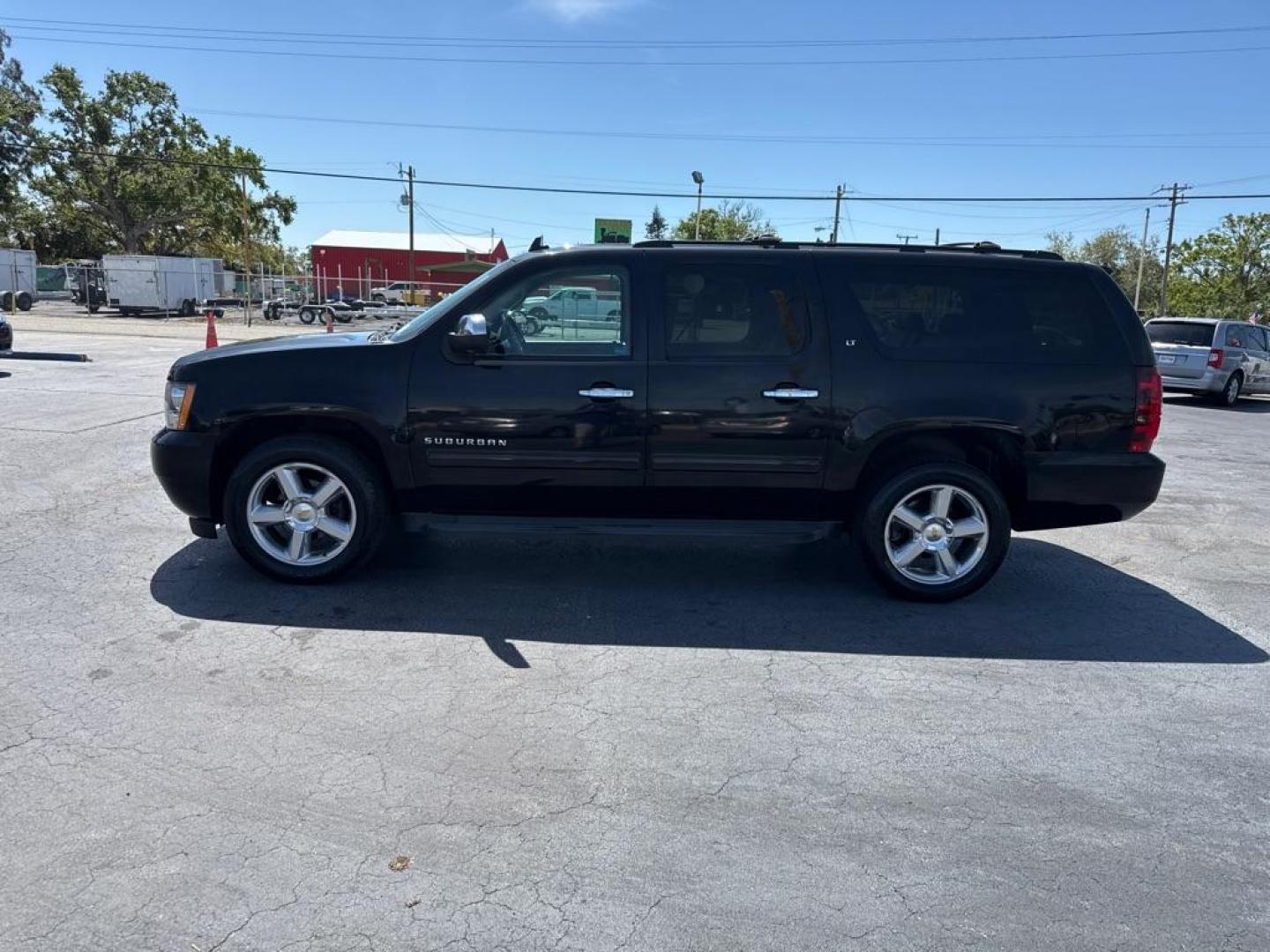 2012 BLACK CHEVROLET SUBURBAN 1500 LT (1GNSCJE09CR) with an 5.3L engine, Automatic transmission, located at 2929 9th St. West, Bradenton, 34205, (941) 242-2810, 27.473591, -82.570679 - Photo#5