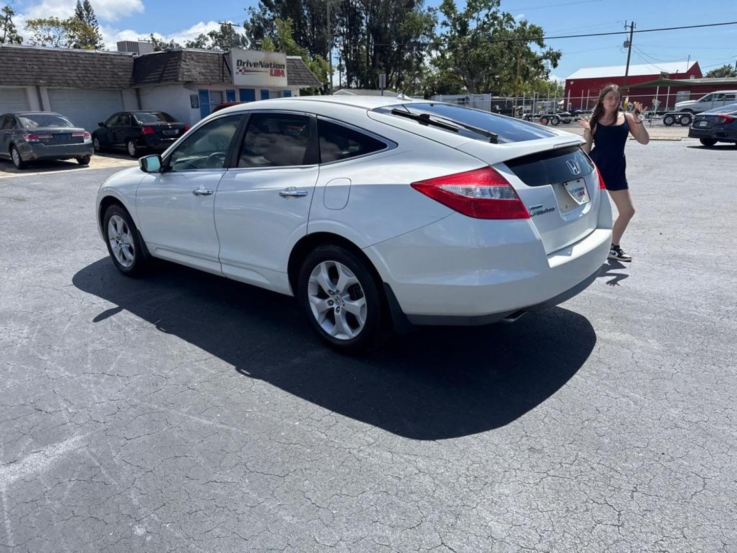 2010 WHITE HONDA ACCORD CROSSTOU EXL (5J6TF1H59AL) with an 3.5L engine, Automatic transmission, located at 2929 9th St. West, Bradenton, 34205, (941) 242-2810, 27.473591, -82.570679 - Thanks for inquring into DriveNation USA! All vehicles listed can be viewed at www.drivenationusa.com for vehicle history reports and additonal info. We cannot quote any terms such as down payments or monthly payments without an application. You can apply directly at www.drivenationusa.com or by con - Photo#5