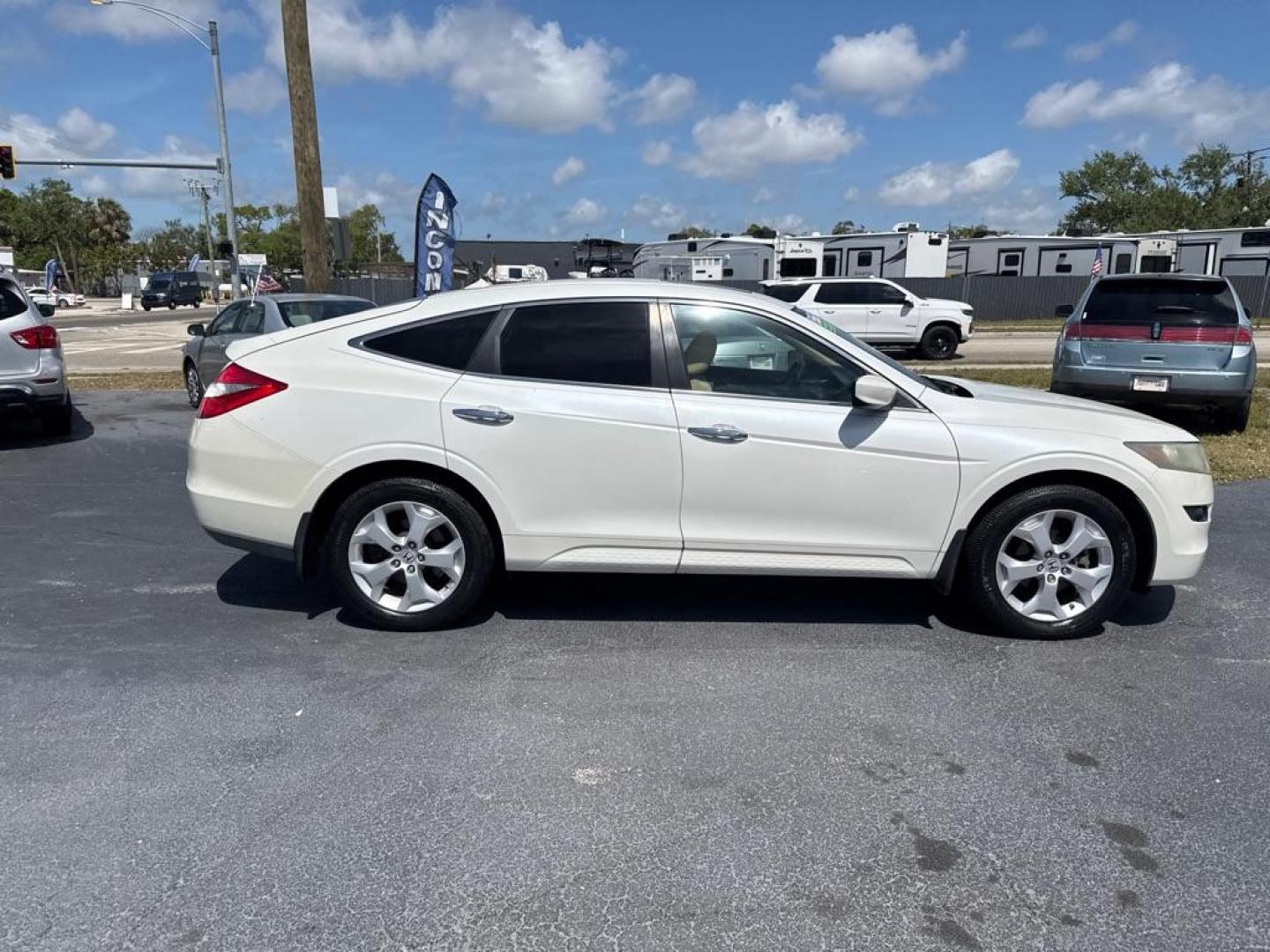 2010 WHITE HONDA ACCORD CROSSTOU EXL (5J6TF1H59AL) with an 3.5L engine, Automatic transmission, located at 2929 9th St. West, Bradenton, 34205, (941) 242-2810, 27.473591, -82.570679 - Thanks for inquring into DriveNation USA! All vehicles listed can be viewed at www.drivenationusa.com for vehicle history reports and additonal info. We cannot quote any terms such as down payments or monthly payments without an application. You can apply directly at www.drivenationusa.com or by con - Photo#7