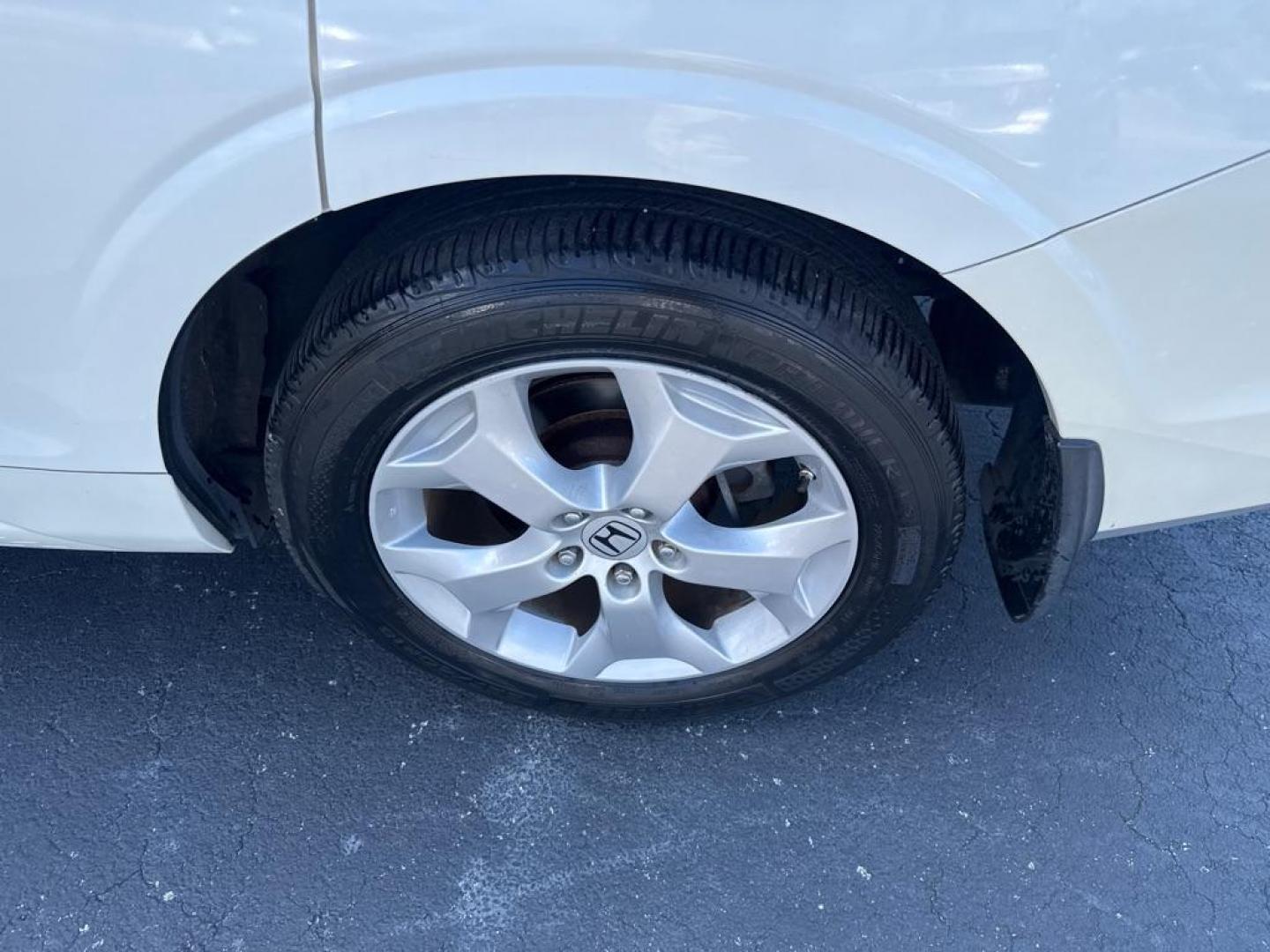2010 WHITE HONDA ACCORD CROSSTOU EXL (5J6TF1H59AL) with an 3.5L engine, Automatic transmission, located at 2929 9th St. West, Bradenton, 34205, (941) 242-2810, 27.473591, -82.570679 - Thanks for inquring into DriveNation USA! All vehicles listed can be viewed at www.drivenationusa.com for vehicle history reports and additonal info. We cannot quote any terms such as down payments or monthly payments without an application. You can apply directly at www.drivenationusa.com or by con - Photo#8
