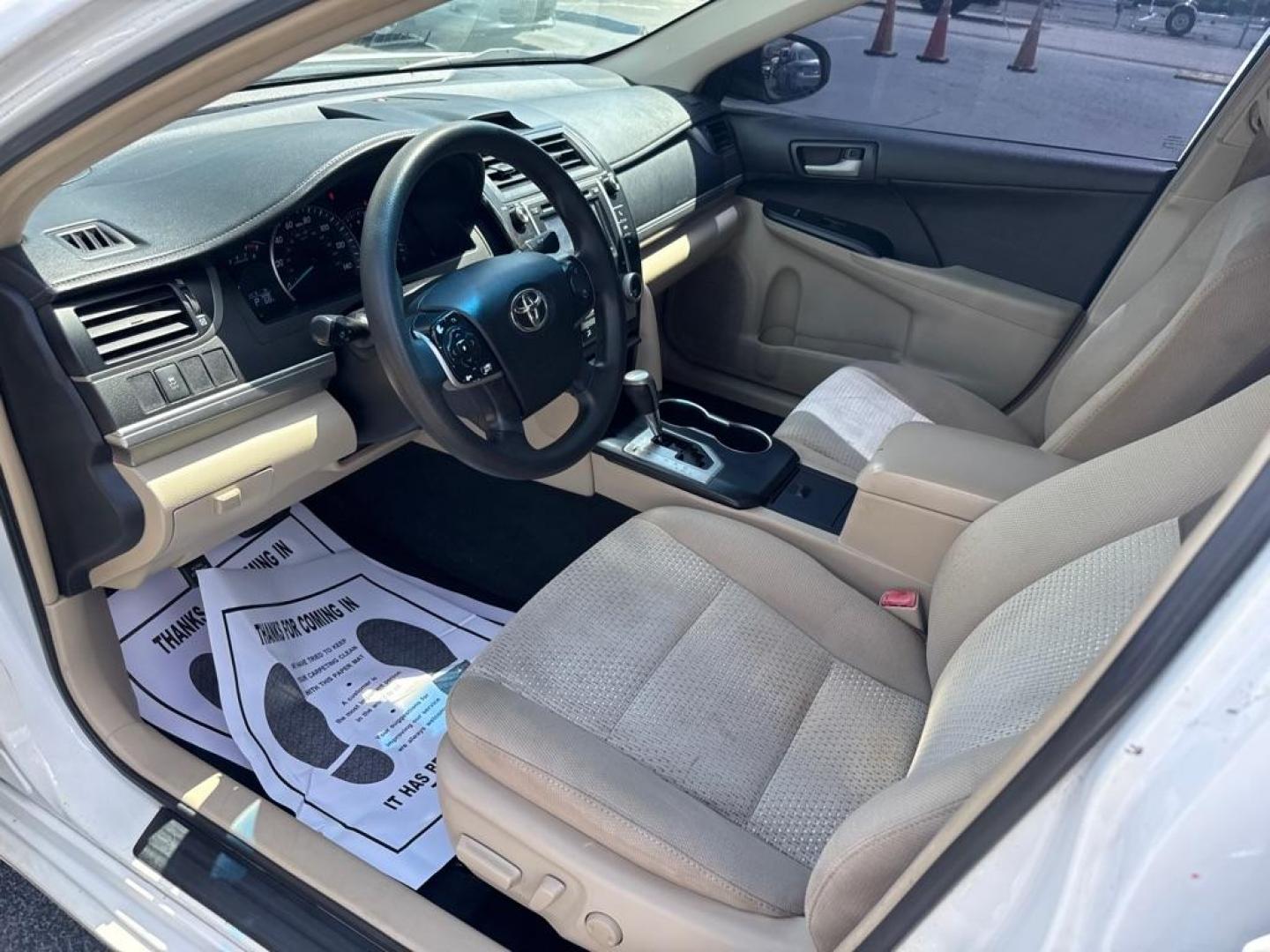 2013 WHITE TOYOTA CAMRY SE (4T1BF1FK0DU) with an 2.5L engine, Automatic transmission, located at 2929 9th St. West, Bradenton, 34205, (941) 242-2810, 27.473591, -82.570679 - Thanks for inquring into DriveNation USA! All vehicles listed can be viewed at www.drivenationusa.com for vehicle history reports and additonal info. We cannot quote any terms such as down payments or monthly payments without an application. You can apply directly at www.drivenationusa.com or by con - Photo#9