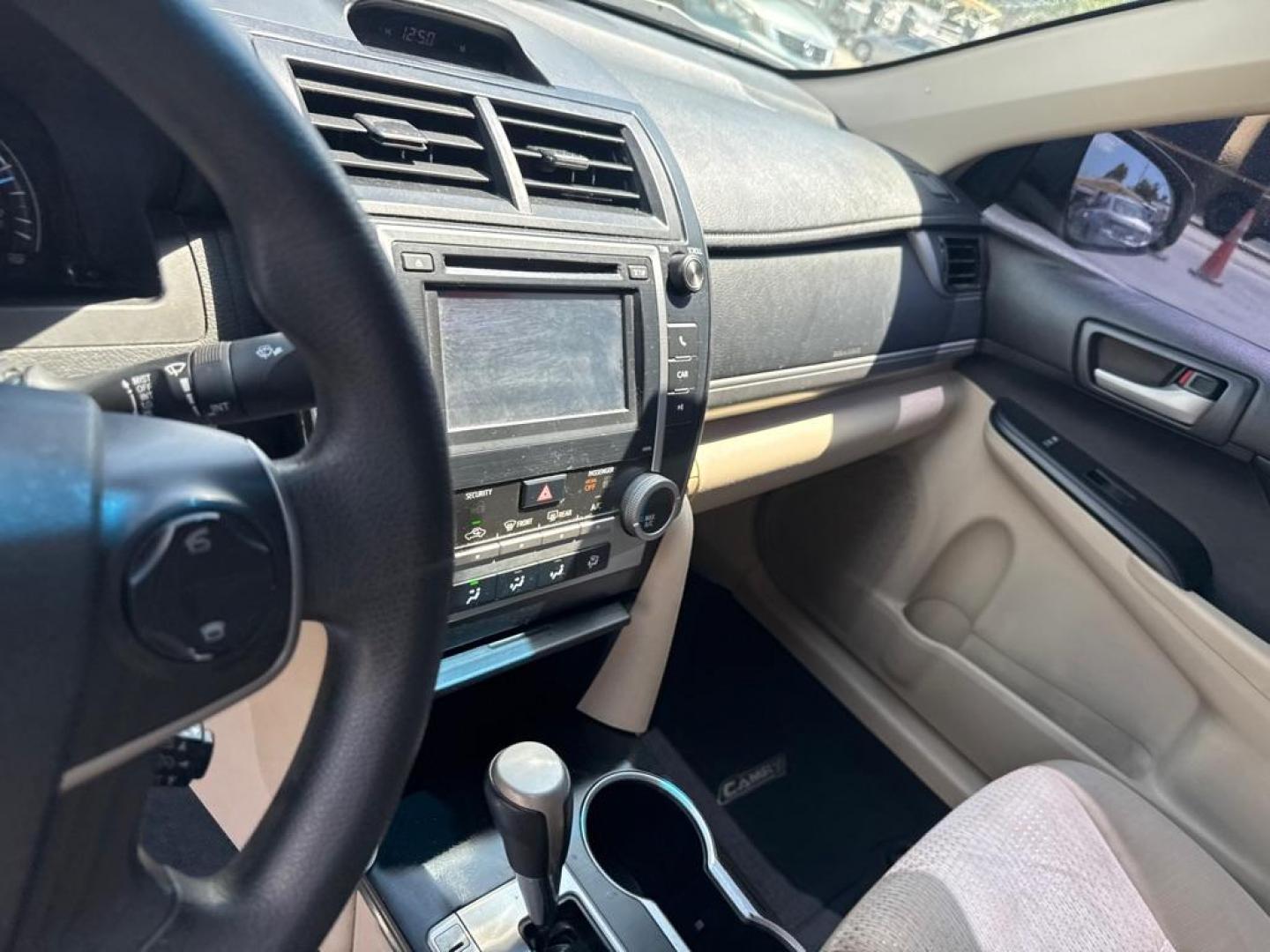 2013 WHITE TOYOTA CAMRY SE (4T1BF1FK0DU) with an 2.5L engine, Automatic transmission, located at 2929 9th St. West, Bradenton, 34205, (941) 242-2810, 27.473591, -82.570679 - Thanks for inquring into DriveNation USA! All vehicles listed can be viewed at www.drivenationusa.com for vehicle history reports and additonal info. We cannot quote any terms such as down payments or monthly payments without an application. You can apply directly at www.drivenationusa.com or by con - Photo#11