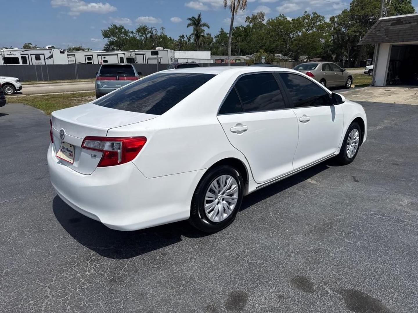 2013 WHITE TOYOTA CAMRY SE (4T1BF1FK0DU) with an 2.5L engine, Automatic transmission, located at 2929 9th St. West, Bradenton, 34205, (941) 242-2810, 27.473591, -82.570679 - Thanks for inquring into DriveNation USA! All vehicles listed can be viewed at www.drivenationusa.com for vehicle history reports and additonal info. We cannot quote any terms such as down payments or monthly payments without an application. You can apply directly at www.drivenationusa.com or by con - Photo#7