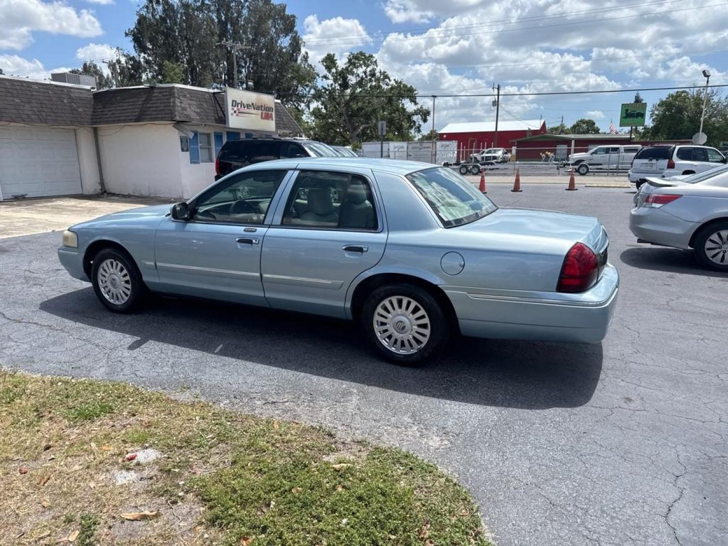 2008 BLUE MERCURY GRAND MARQUIS LS (2MEFM75V68X) with an 4.6L engine, Automatic transmission, located at 2929 9th St. West, Bradenton, 34205, (941) 242-2810, 27.473591, -82.570679 - Thanks for inquring into DriveNation USA! All vehicles listed can be viewed at www.drivenationusa.com for vehicle history reports and additonal info. We cannot quote any terms such as down payments or monthly payments without an application. You can apply directly at www.drivenationusa.com or by con - Photo#4