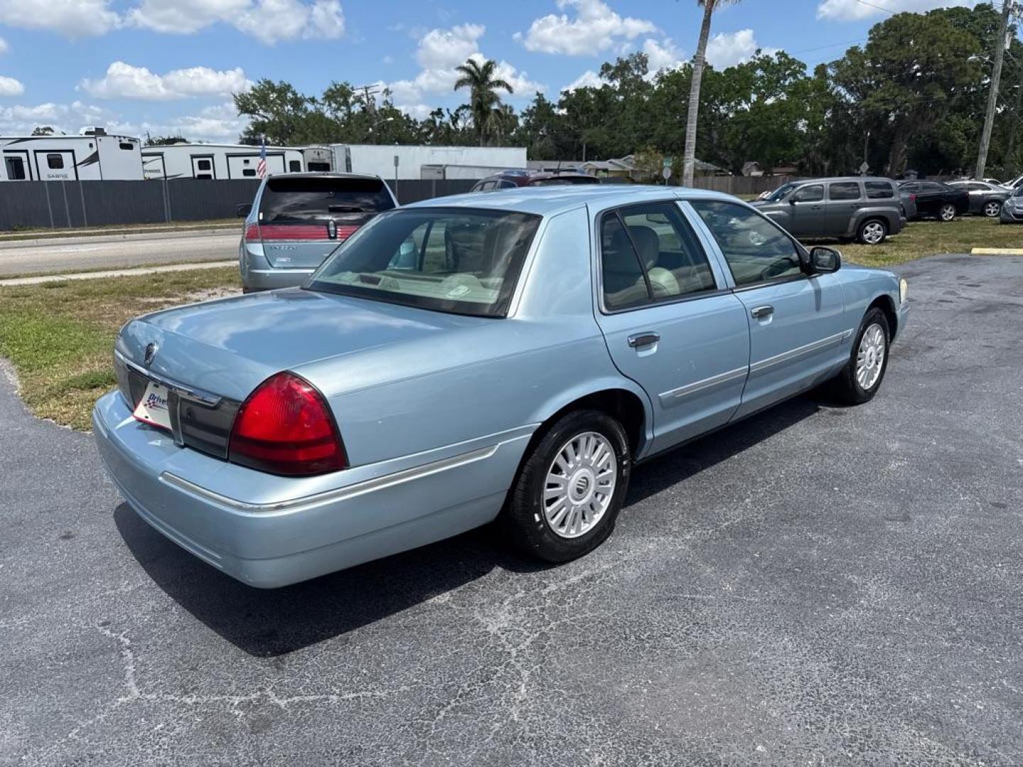 2008 BLUE MERCURY GRAND MARQUIS LS (2MEFM75V68X) with an 4.6L engine, Automatic transmission, located at 2929 9th St. West, Bradenton, 34205, (941) 242-2810, 27.473591, -82.570679 - Thanks for inquring into DriveNation USA! All vehicles listed can be viewed at www.drivenationusa.com for vehicle history reports and additonal info. We cannot quote any terms such as down payments or monthly payments without an application. You can apply directly at www.drivenationusa.com or by con - Photo#6