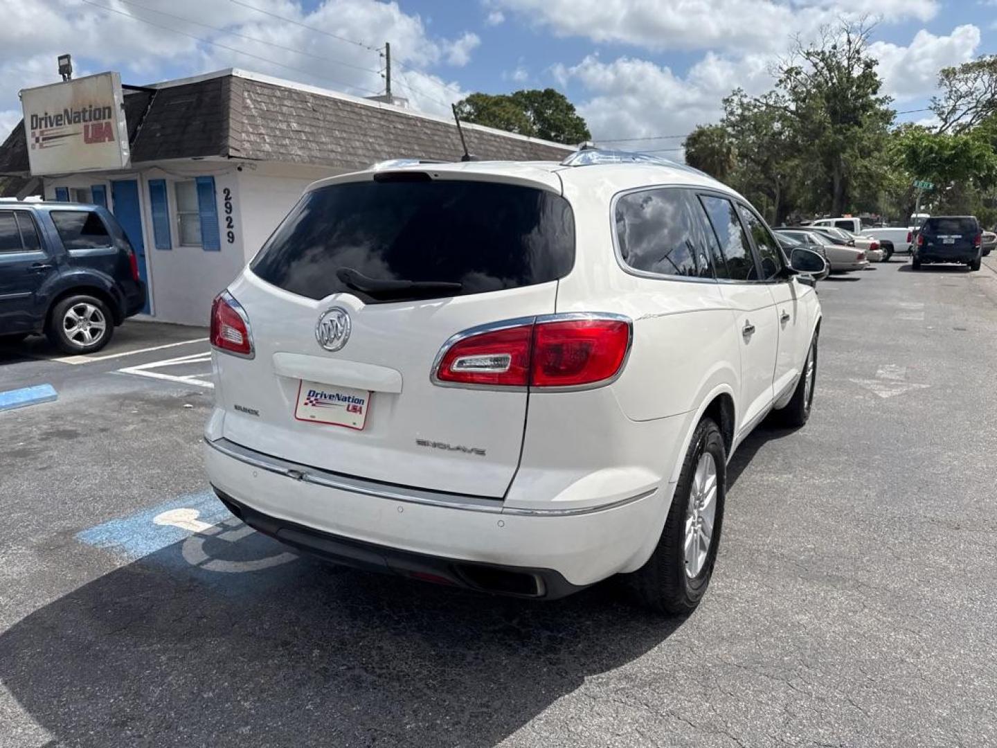 2014 WHITE BUICK ENCLAVE CXL (5GAKRAKD4EJ) with an 3.6L engine, Automatic transmission, located at 2929 9th St. West, Bradenton, 34205, (941) 242-2810, 27.473591, -82.570679 - Thanks for inquring into DriveNation USA! All vehicles listed can be viewed at www.drivenationusa.com for vehicle history reports and additonal info. We cannot quote any terms such as down payments or monthly payments without an application. You can apply directly at www.drivenationusa.com or by con - Photo#6