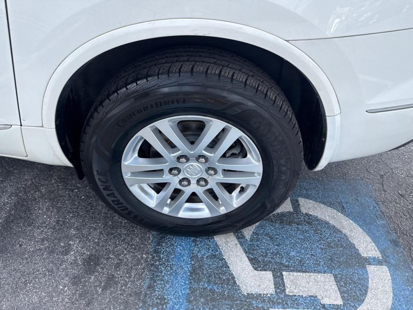 2014 WHITE BUICK ENCLAVE CXL (5GAKRAKD4EJ) with an 3.6L engine, Automatic transmission, located at 2929 9th St. West, Bradenton, 34205, (941) 242-2810, 27.473591, -82.570679 - Thanks for inquring into DriveNation USA! All vehicles listed can be viewed at www.drivenationusa.com for vehicle history reports and additonal info. We cannot quote any terms such as down payments or monthly payments without an application. You can apply directly at www.drivenationusa.com or by con - Photo#8