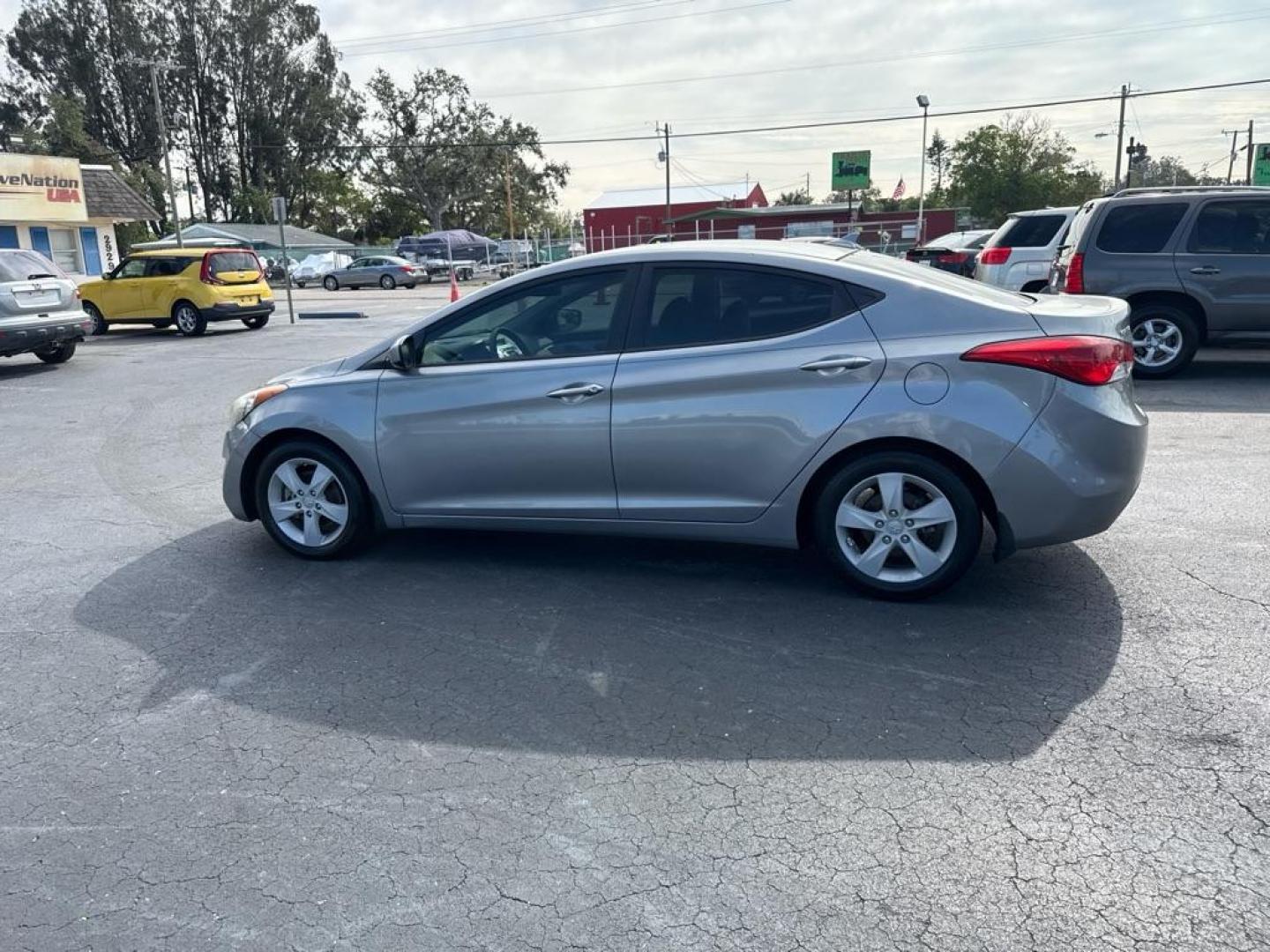 2015 SILVER HYUNDAI ELANTRA SE (5NPDH4AE0FH) with an 1.8L engine, Automatic transmission, located at 2929 9th St. West, Bradenton, 34205, (941) 242-2810, 27.473591, -82.570679 - Thanks for inquring into DriveNation USA! All vehicles listed can be viewed at www.drivenationusa.com for vehicle history reports and additonal info. We cannot quote any terms such as down payments or monthly payments without an application. You can apply directly at www.drivenationusa.com or by con - Photo#5