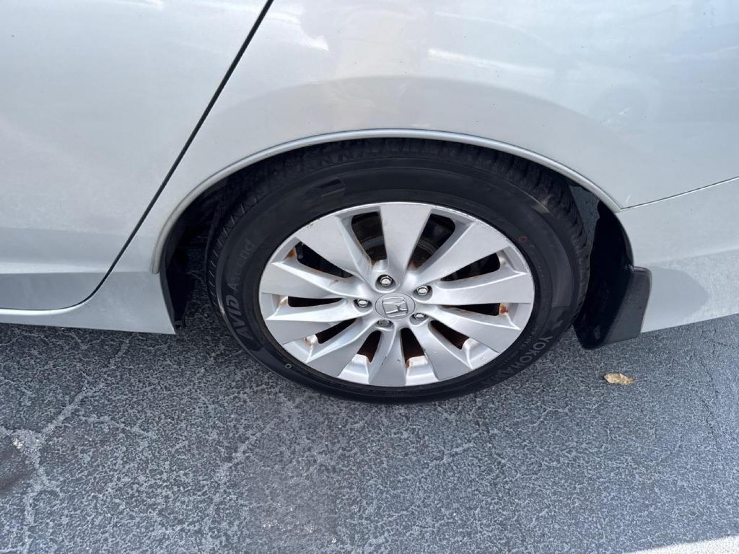 2014 SILVER HONDA ACCORD EXL (1HGCR2F84EA) with an 2.4L engine, Continuously Variable transmission, located at 2929 9th St. West, Bradenton, 34205, (941) 242-2810, 27.473591, -82.570679 - Photo#9