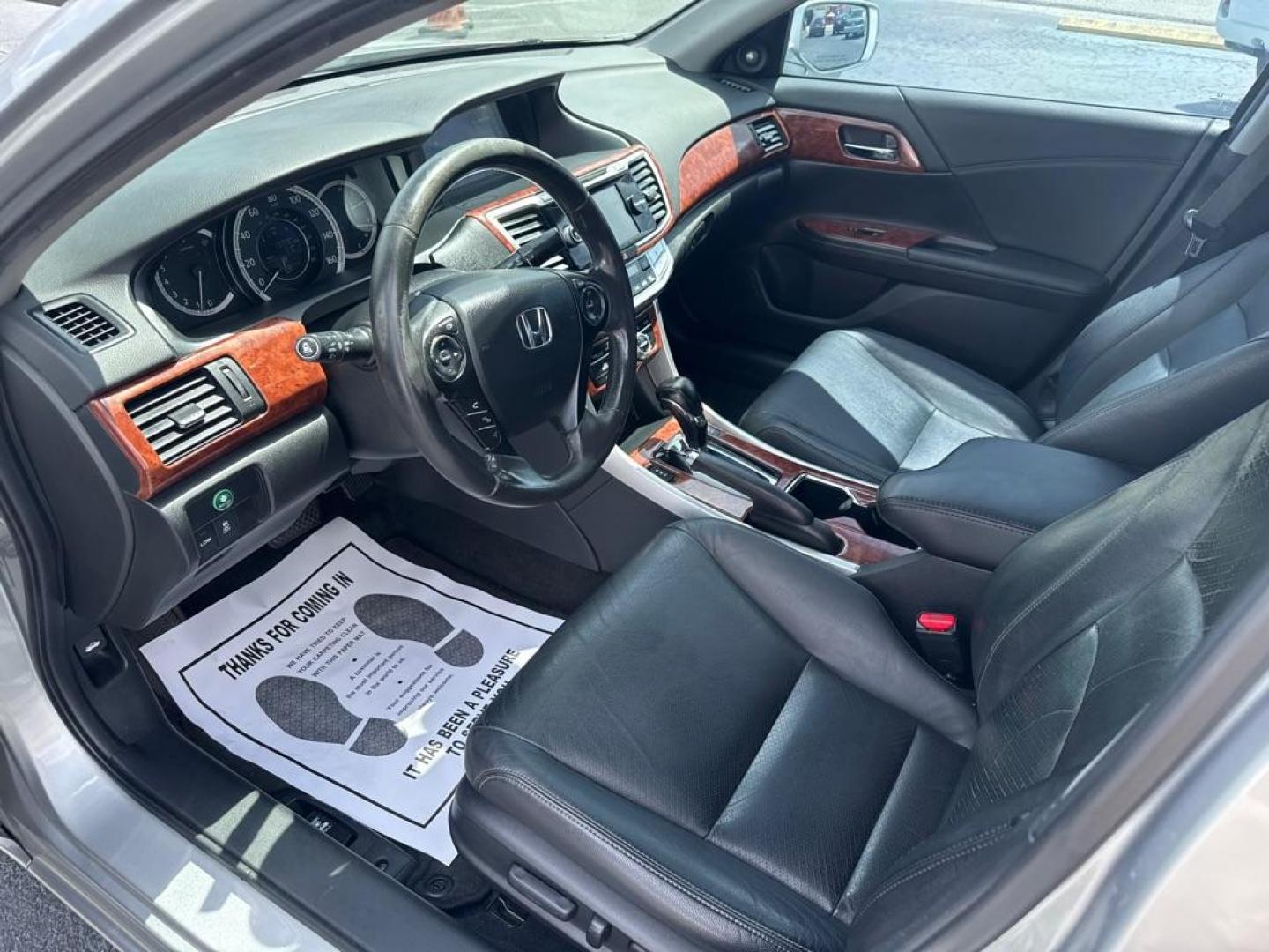 2014 SILVER HONDA ACCORD EXL (1HGCR2F84EA) with an 2.4L engine, Continuously Variable transmission, located at 2929 9th St. West, Bradenton, 34205, (941) 242-2810, 27.473591, -82.570679 - Photo#11