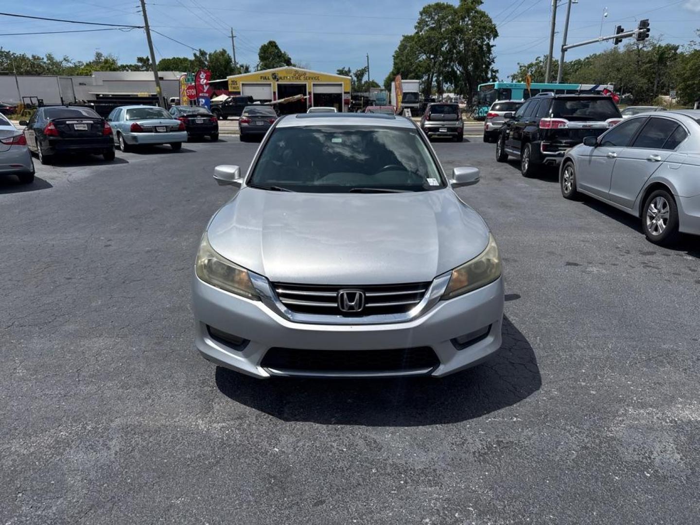 2014 SILVER HONDA ACCORD EXL (1HGCR2F84EA) with an 2.4L engine, Continuously Variable transmission, located at 2929 9th St. West, Bradenton, 34205, (941) 242-2810, 27.473591, -82.570679 - Photo#2