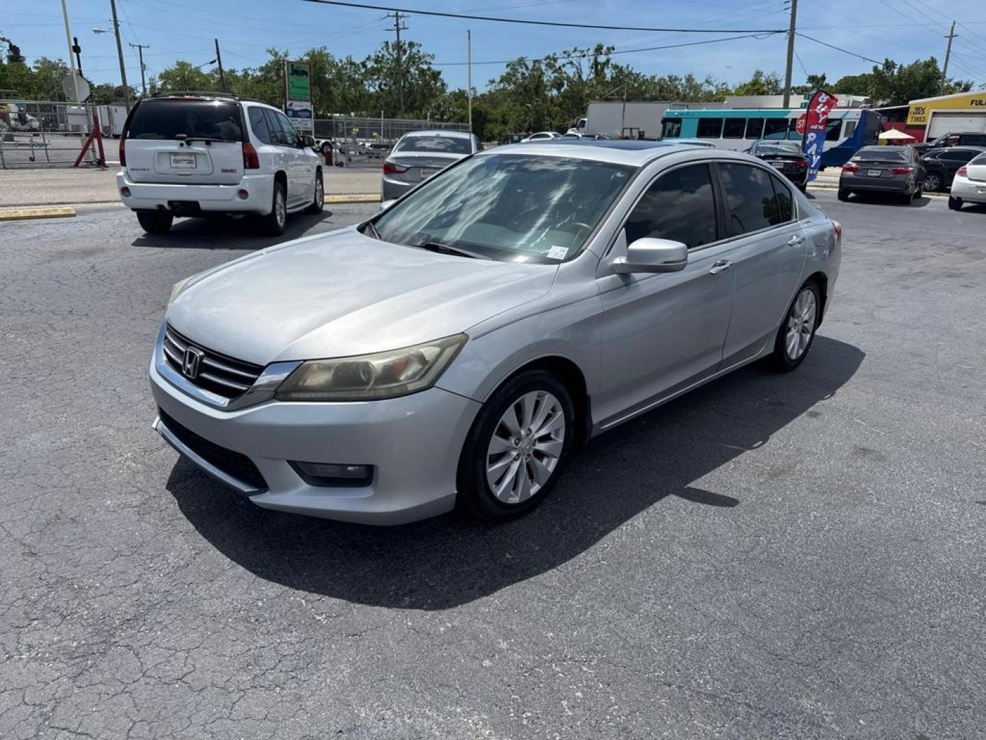 2014 SILVER HONDA ACCORD EXL (1HGCR2F84EA) with an 2.4L engine, Continuously Variable transmission, located at 2929 9th St. West, Bradenton, 34205, (941) 242-2810, 27.473591, -82.570679 - Photo#3