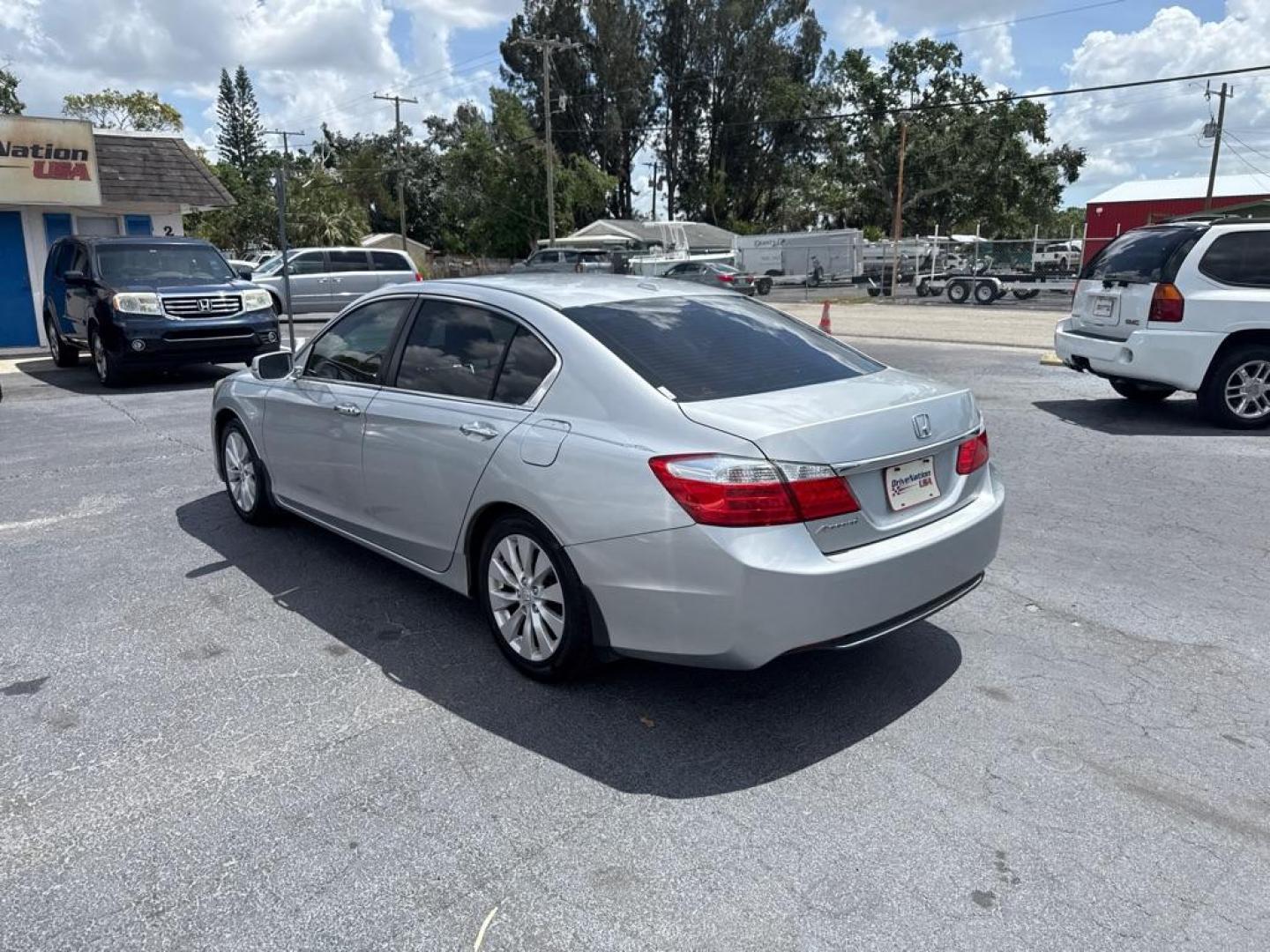 2014 SILVER HONDA ACCORD EXL (1HGCR2F84EA) with an 2.4L engine, Continuously Variable transmission, located at 2929 9th St. West, Bradenton, 34205, (941) 242-2810, 27.473591, -82.570679 - Photo#5