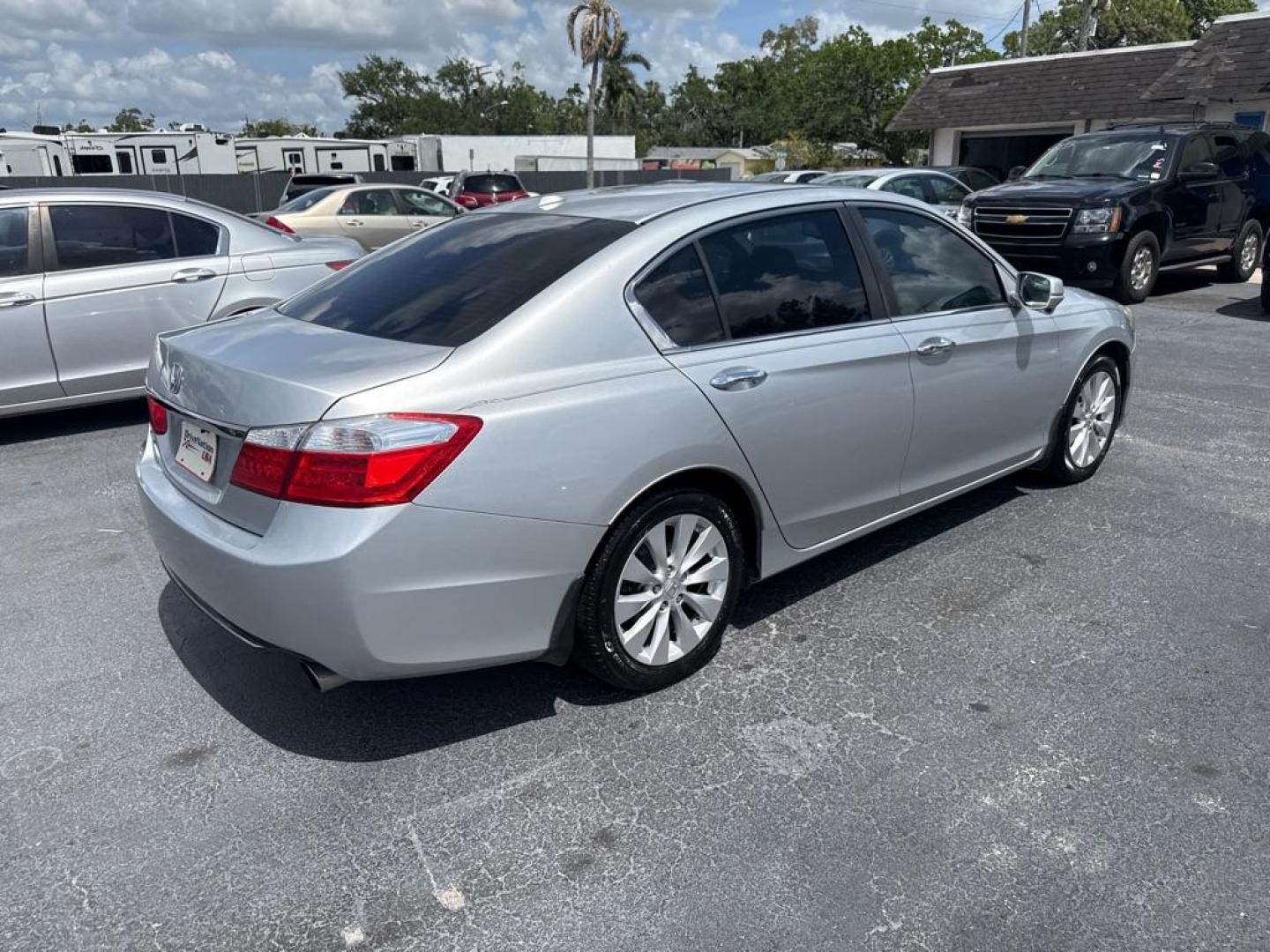 2014 SILVER HONDA ACCORD EXL (1HGCR2F84EA) with an 2.4L engine, Continuously Variable transmission, located at 2929 9th St. West, Bradenton, 34205, (941) 242-2810, 27.473591, -82.570679 - Photo#7