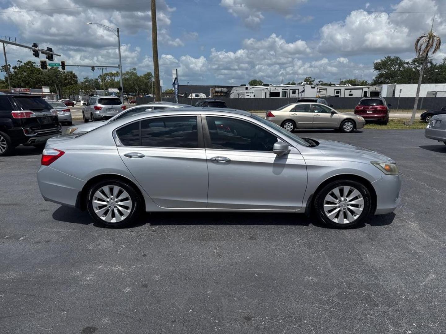 2014 SILVER HONDA ACCORD EXL (1HGCR2F84EA) with an 2.4L engine, Continuously Variable transmission, located at 2929 9th St. West, Bradenton, 34205, (941) 242-2810, 27.473591, -82.570679 - Photo#8