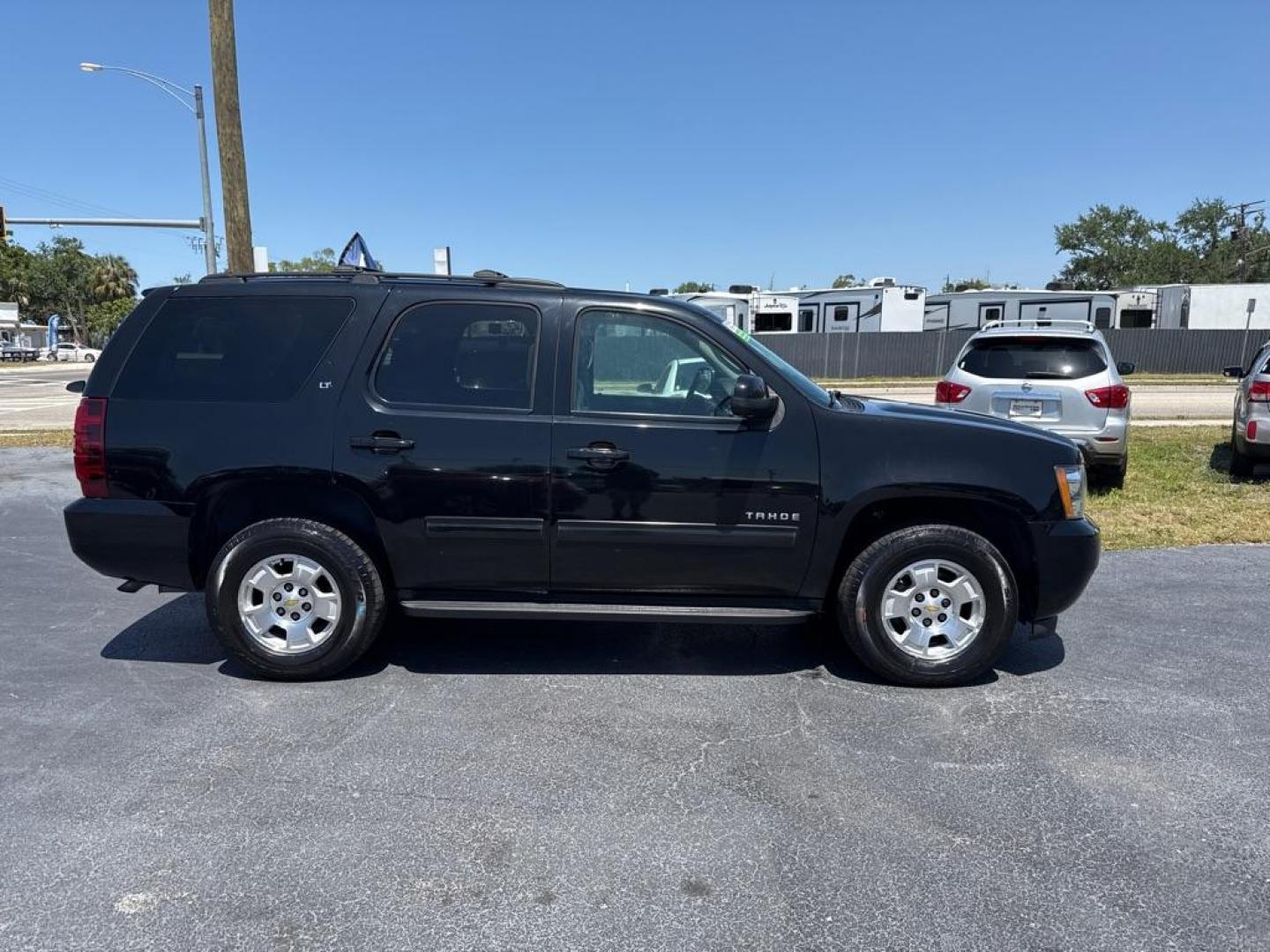 2013 BLACK CHEVROLET TAHOE 1500 LT (1GNSKBE00DR) with an 5.3L engine, Automatic transmission, located at 2929 9th St. West, Bradenton, 34205, (941) 242-2810, 27.473591, -82.570679 - Thanks for inquring into DriveNation USA! All vehicles listed can be viewed at www.drivenationusa.com for vehicle history reports and additonal info. We cannot quote any terms such as down payments or monthly payments without an application. You can apply directly at www.drivenationusa.com or by con - Photo#9