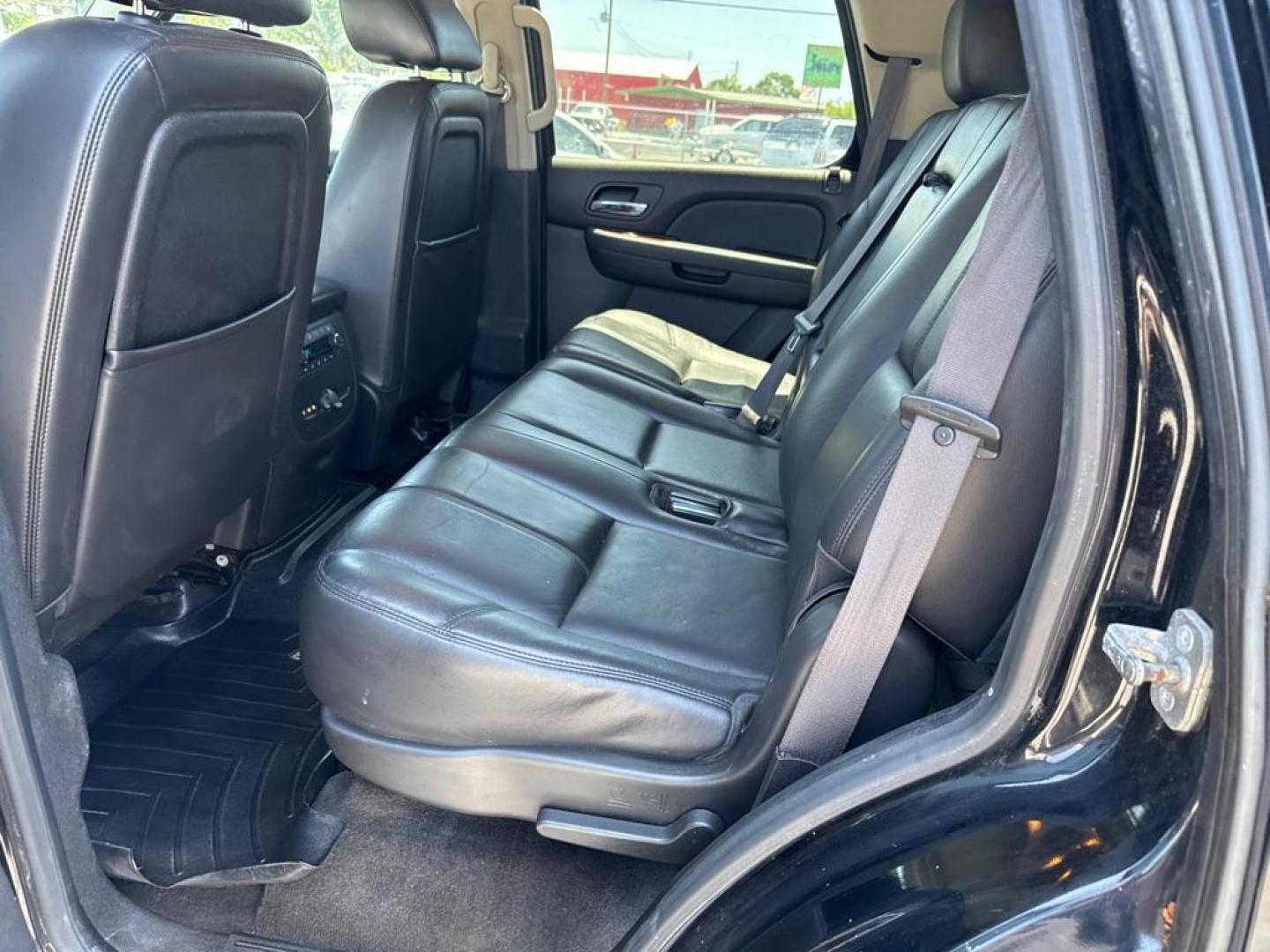 2013 BLACK CHEVROLET TAHOE 1500 LT (1GNSKBE00DR) with an 5.3L engine, Automatic transmission, located at 2929 9th St. West, Bradenton, 34205, (941) 242-2810, 27.473591, -82.570679 - Thanks for inquring into DriveNation USA! All vehicles listed can be viewed at www.drivenationusa.com for vehicle history reports and additonal info. We cannot quote any terms such as down payments or monthly payments without an application. You can apply directly at www.drivenationusa.com or by con - Photo#10
