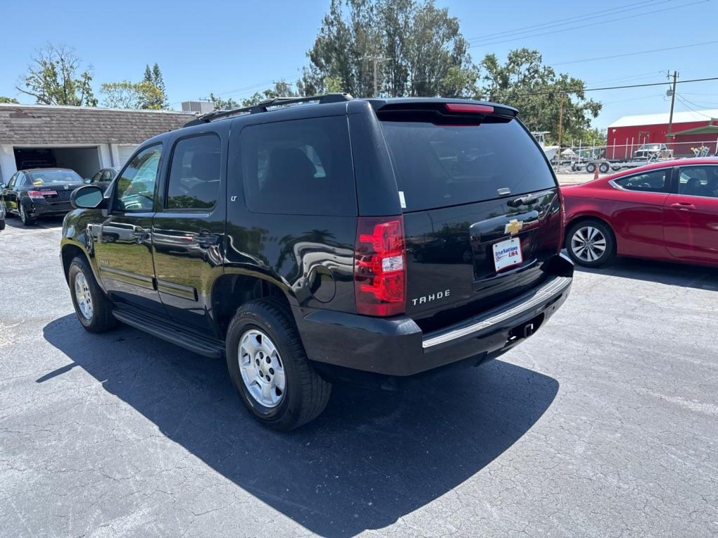 2013 BLACK CHEVROLET TAHOE 1500 LT (1GNSKBE00DR) with an 5.3L engine, Automatic transmission, located at 2929 9th St. West, Bradenton, 34205, (941) 242-2810, 27.473591, -82.570679 - Thanks for inquring into DriveNation USA! All vehicles listed can be viewed at www.drivenationusa.com for vehicle history reports and additonal info. We cannot quote any terms such as down payments or monthly payments without an application. You can apply directly at www.drivenationusa.com or by con - Photo#6