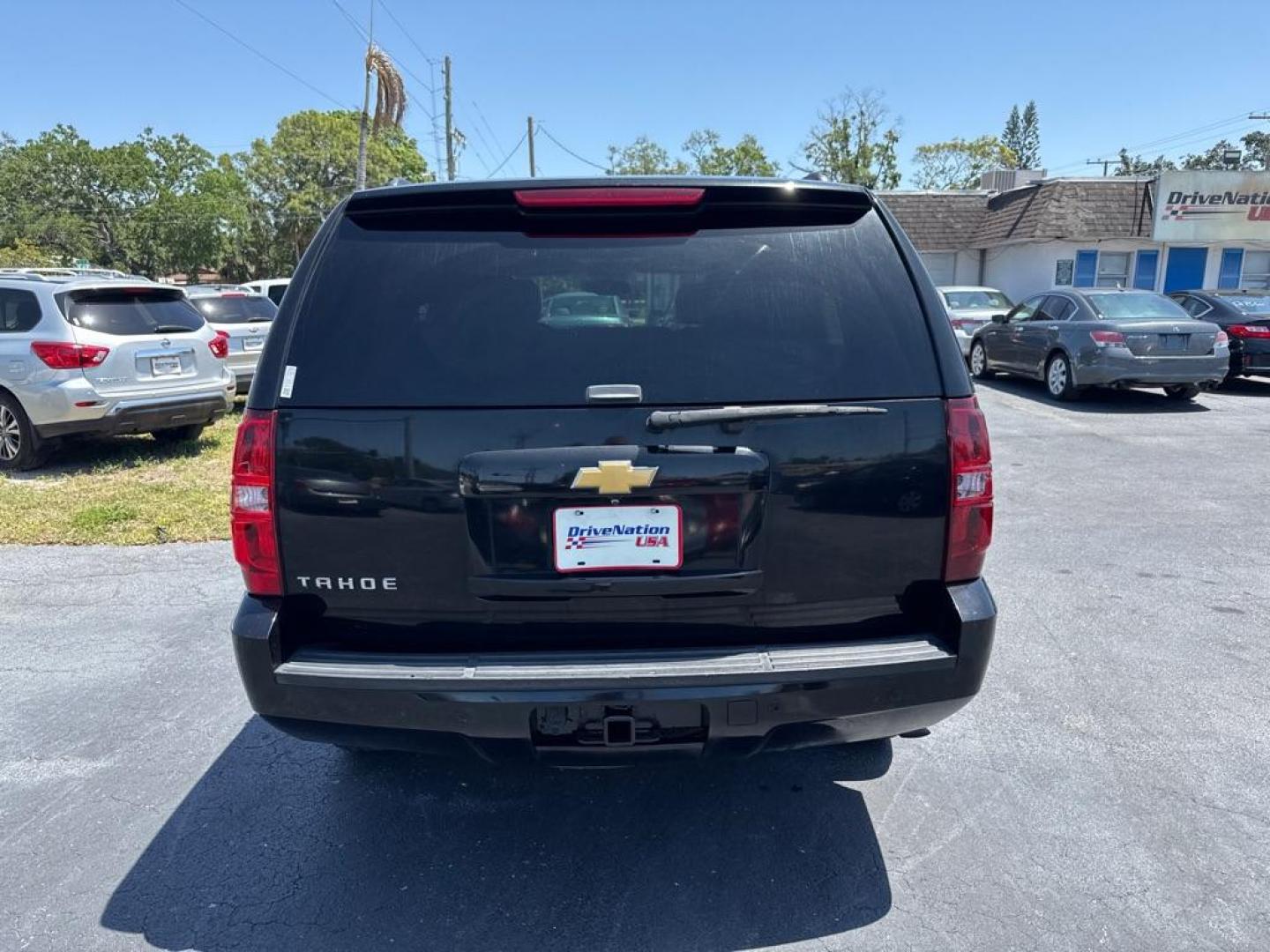 2013 BLACK CHEVROLET TAHOE 1500 LT (1GNSKBE00DR) with an 5.3L engine, Automatic transmission, located at 2929 9th St. West, Bradenton, 34205, (941) 242-2810, 27.473591, -82.570679 - Thanks for inquring into DriveNation USA! All vehicles listed can be viewed at www.drivenationusa.com for vehicle history reports and additonal info. We cannot quote any terms such as down payments or monthly payments without an application. You can apply directly at www.drivenationusa.com or by con - Photo#7