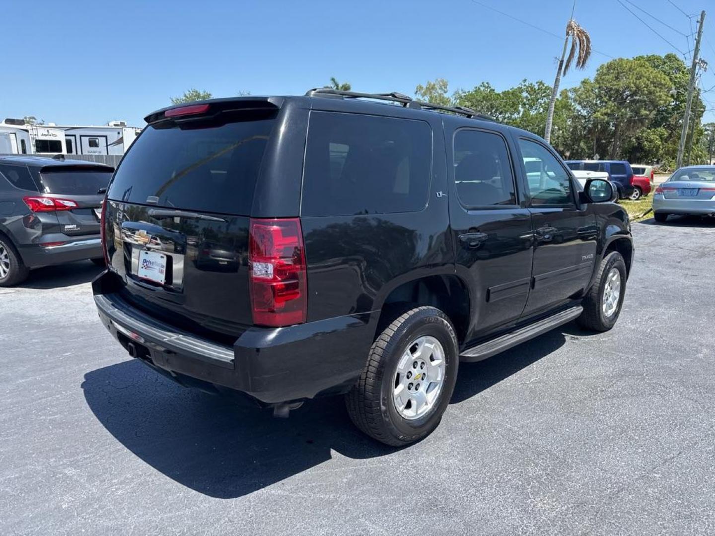 2013 BLACK CHEVROLET TAHOE 1500 LT (1GNSKBE00DR) with an 5.3L engine, Automatic transmission, located at 2929 9th St. West, Bradenton, 34205, (941) 242-2810, 27.473591, -82.570679 - Thanks for inquring into DriveNation USA! All vehicles listed can be viewed at www.drivenationusa.com for vehicle history reports and additonal info. We cannot quote any terms such as down payments or monthly payments without an application. You can apply directly at www.drivenationusa.com or by con - Photo#8