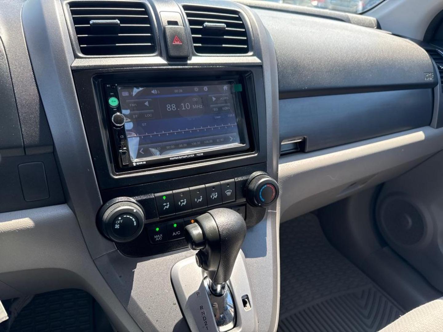 2009 BLUE HONDA CR-V LX (JHLRE48309C) with an 2.4L engine, Automatic transmission, located at 2929 9th St. West, Bradenton, 34205, (941) 242-2810, 27.473591, -82.570679 - Thanks for inquring into DriveNation USA! All vehicles listed can be viewed at www.drivenationusa.com for vehicle history reports and additonal info. We cannot quote any terms such as down payments or monthly payments without an application. You can apply directly at www.drivenationusa.com or by con - Photo#11