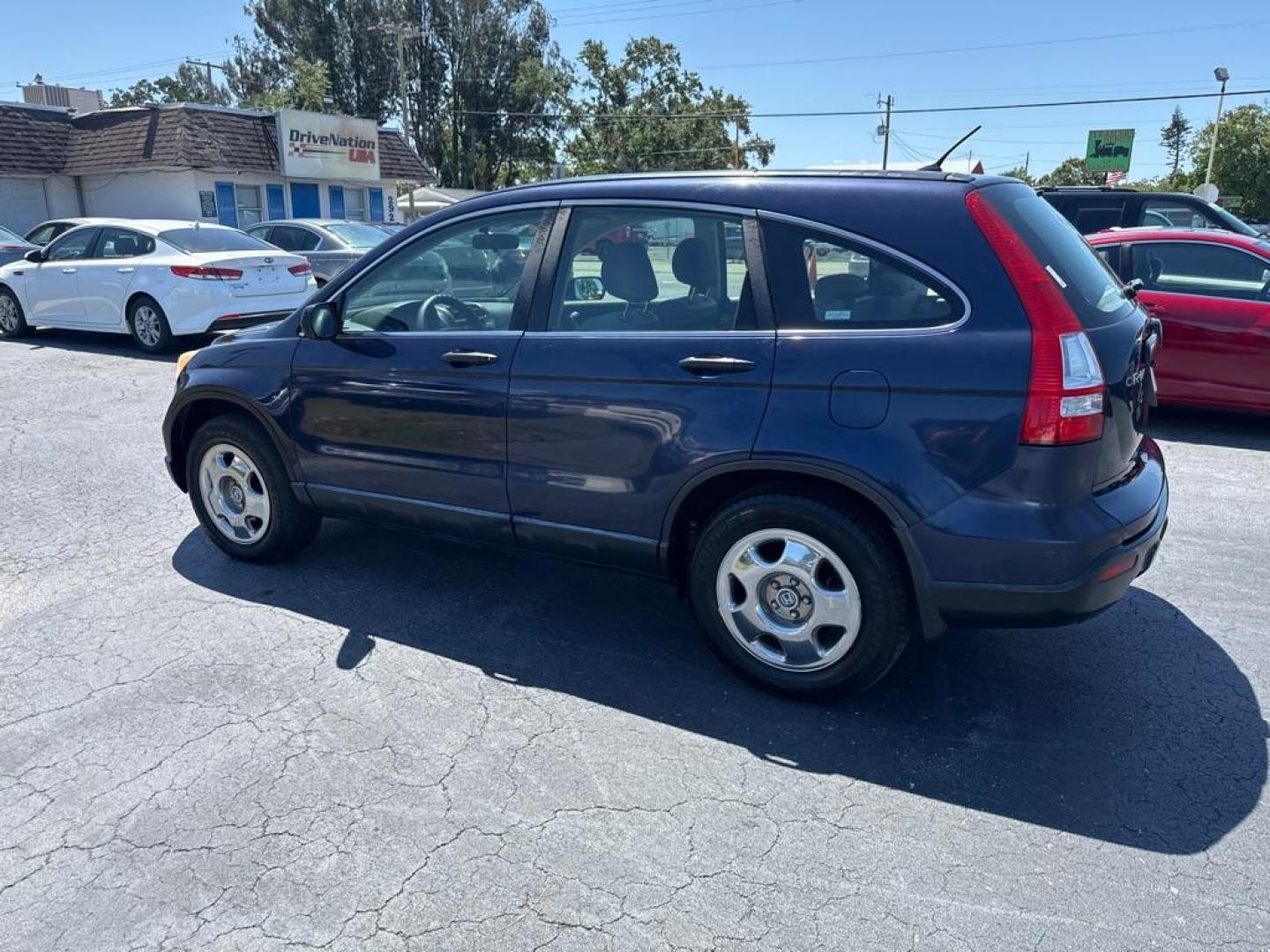 2009 BLUE HONDA CR-V LX (JHLRE48309C) with an 2.4L engine, Automatic transmission, located at 2929 9th St. West, Bradenton, 34205, (941) 242-2810, 27.473591, -82.570679 - Thanks for inquring into DriveNation USA! All vehicles listed can be viewed at www.drivenationusa.com for vehicle history reports and additonal info. We cannot quote any terms such as down payments or monthly payments without an application. You can apply directly at www.drivenationusa.com or by con - Photo#4