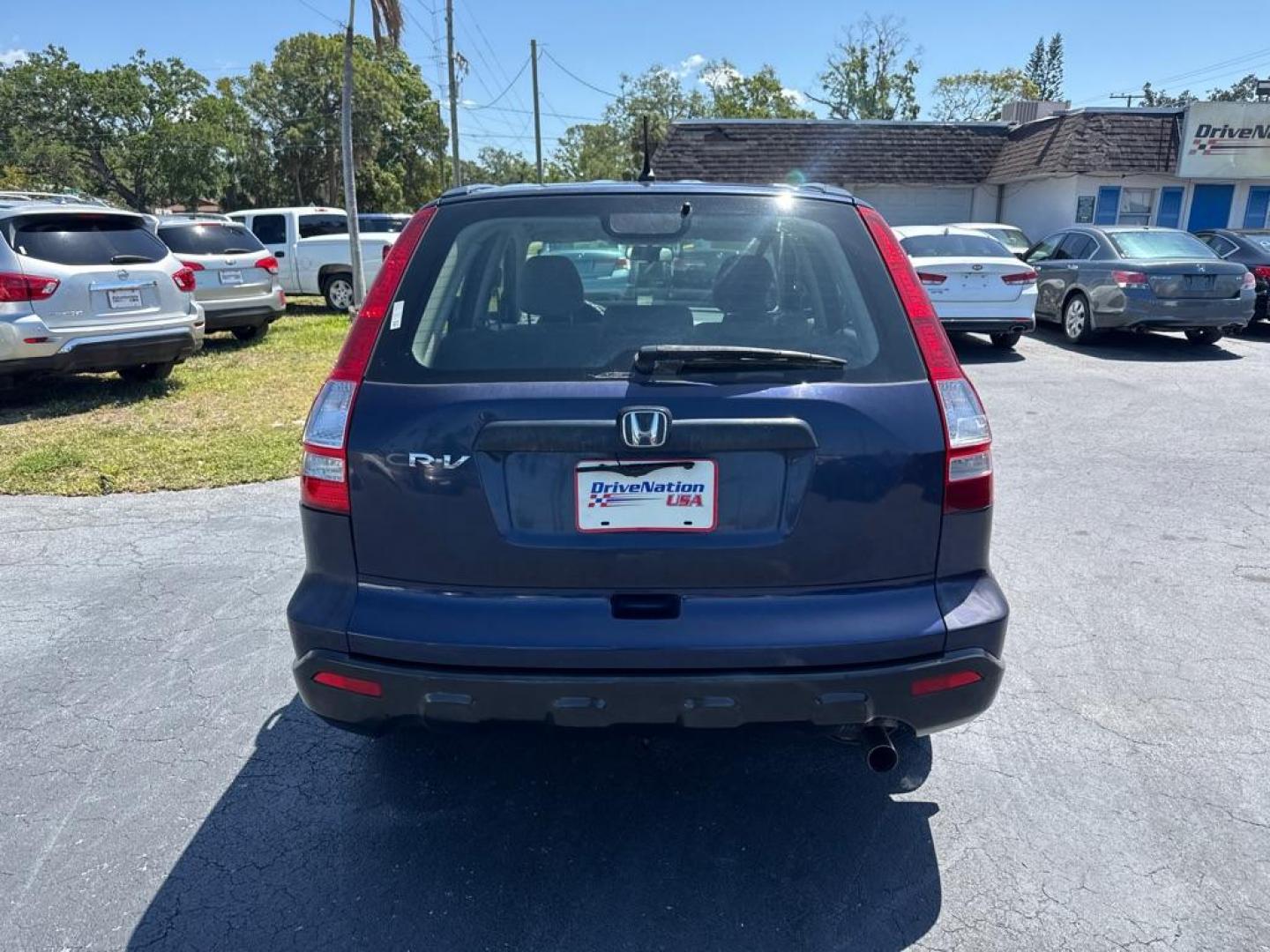2009 BLUE HONDA CR-V LX (JHLRE48309C) with an 2.4L engine, Automatic transmission, located at 2929 9th St. West, Bradenton, 34205, (941) 242-2810, 27.473591, -82.570679 - Thanks for inquring into DriveNation USA! All vehicles listed can be viewed at www.drivenationusa.com for vehicle history reports and additonal info. We cannot quote any terms such as down payments or monthly payments without an application. You can apply directly at www.drivenationusa.com or by con - Photo#5