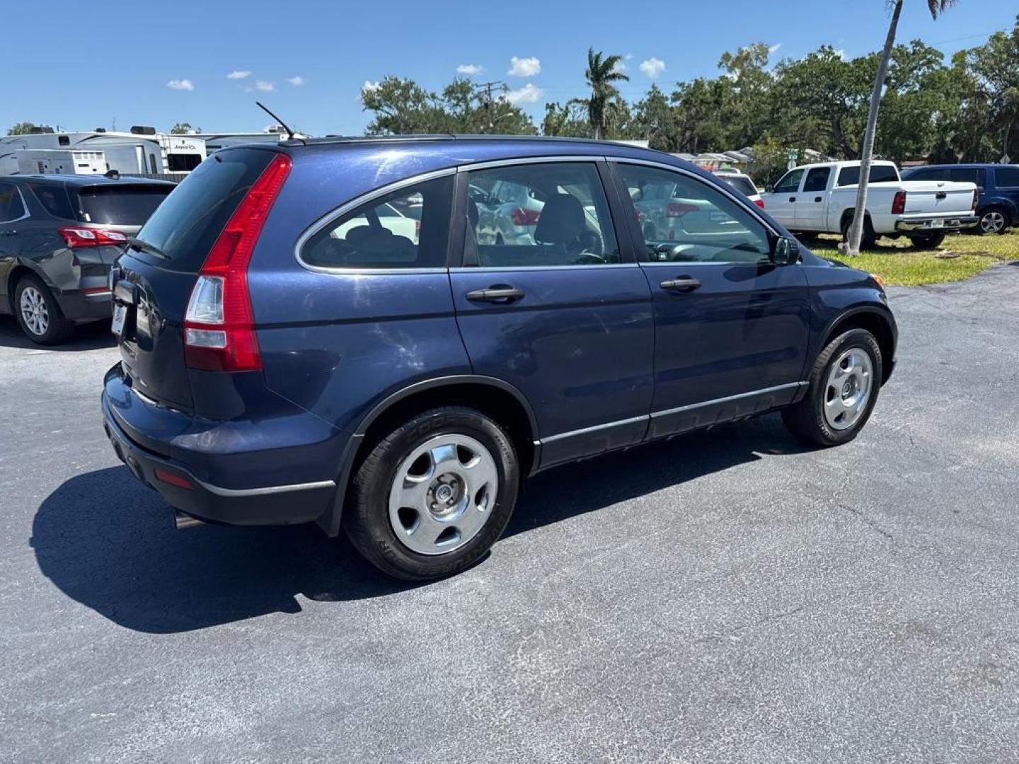 2009 BLUE HONDA CR-V LX (JHLRE48309C) with an 2.4L engine, Automatic transmission, located at 2929 9th St. West, Bradenton, 34205, (941) 242-2810, 27.473591, -82.570679 - Thanks for inquring into DriveNation USA! All vehicles listed can be viewed at www.drivenationusa.com for vehicle history reports and additonal info. We cannot quote any terms such as down payments or monthly payments without an application. You can apply directly at www.drivenationusa.com or by con - Photo#6