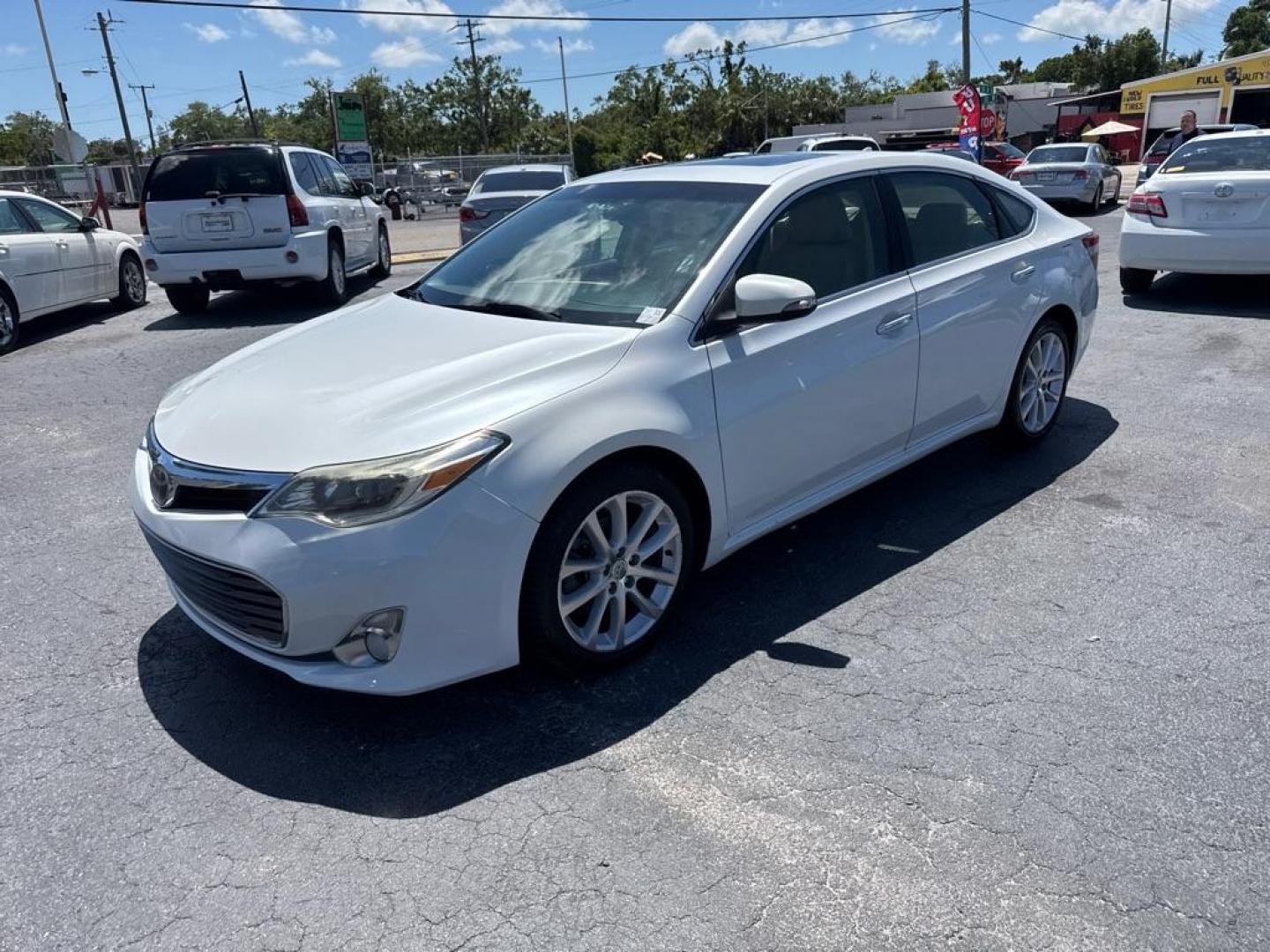 2013 WHITE TOYOTA AVALON XLE (4T1BK1EB3DU) with an 3.5L engine, Automatic transmission, located at 2929 9th St. West, Bradenton, 34205, (941) 242-2810, 27.473591, -82.570679 - Thanks for inquring into DriveNation USA! All vehicles listed can be viewed at www.drivenationusa.com for vehicle history reports and additonal info. We cannot quote any terms such as down payments or monthly payments without an application. You can apply directly at www.drivenationusa.com or by con - Photo#3