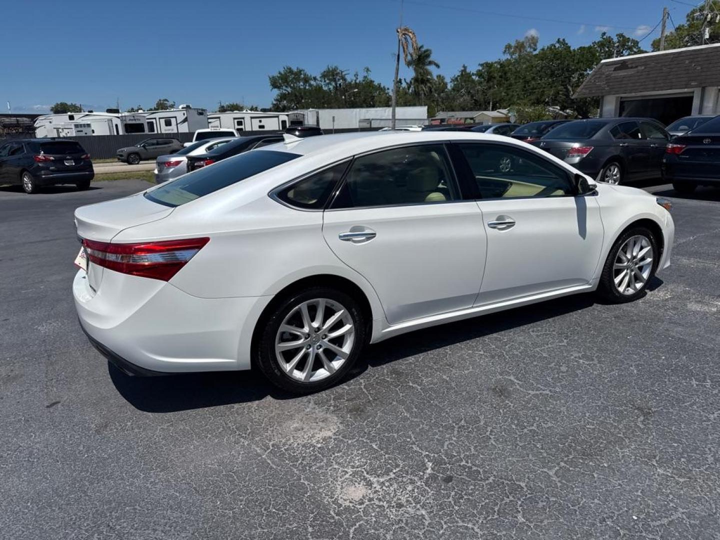 2013 WHITE TOYOTA AVALON XLE (4T1BK1EB3DU) with an 3.5L engine, Automatic transmission, located at 2929 9th St. West, Bradenton, 34205, (941) 242-2810, 27.473591, -82.570679 - Thanks for inquring into DriveNation USA! All vehicles listed can be viewed at www.drivenationusa.com for vehicle history reports and additonal info. We cannot quote any terms such as down payments or monthly payments without an application. You can apply directly at www.drivenationusa.com or by con - Photo#7