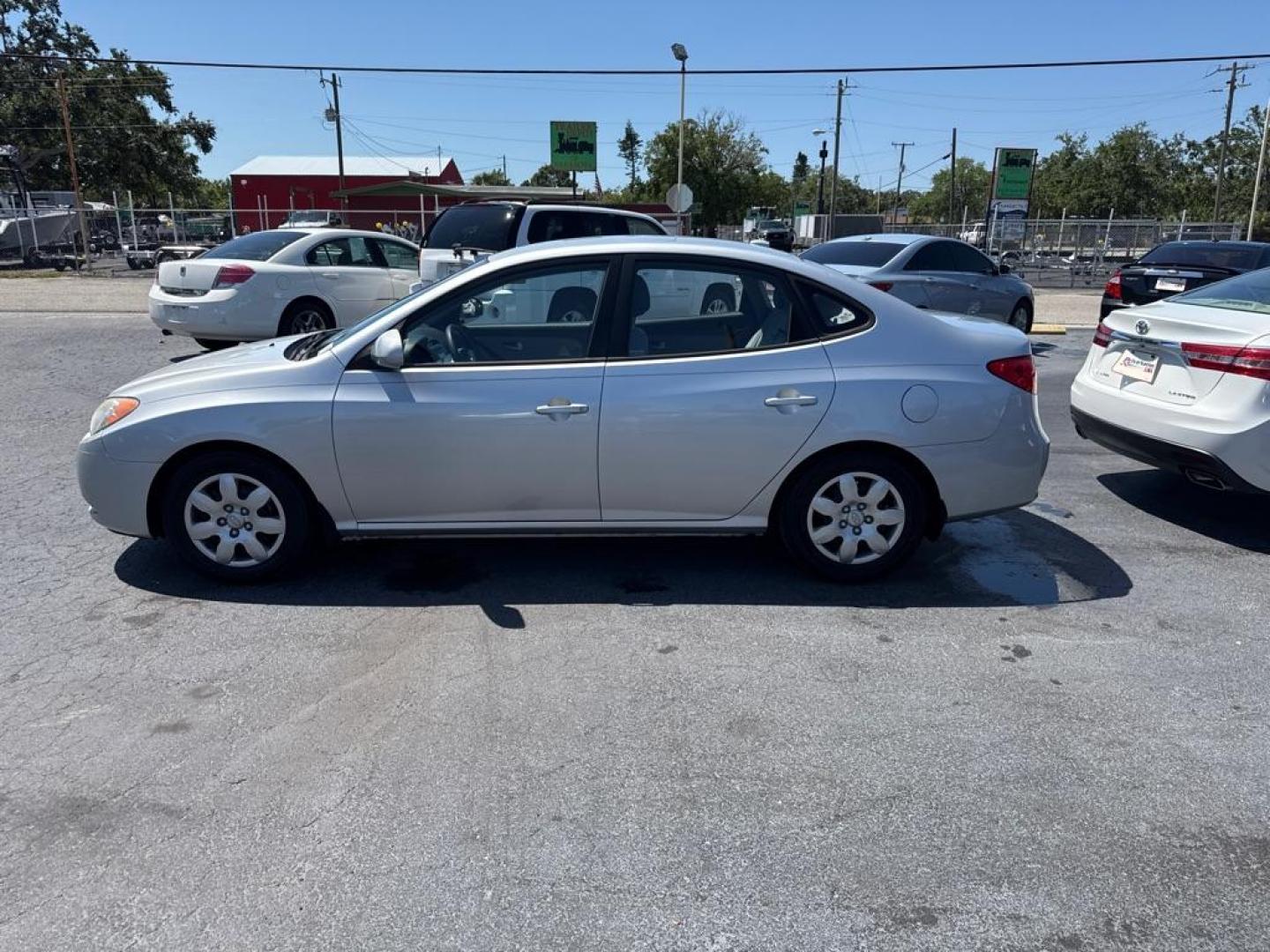 2008 SILVER HYUNDAI ELANTRA GLS (KMHDU46D58U) with an 2.0L engine, Automatic transmission, located at 2929 9th St. West, Bradenton, 34205, (941) 242-2810, 27.473591, -82.570679 - Thanks for inquring into DriveNation USA! All vehicles listed can be viewed at www.drivenationusa.com for vehicle history reports and additonal info. We cannot quote any terms such as down payments or monthly payments without an application. You can apply directly at www.drivenationusa.com or by con - Photo#4