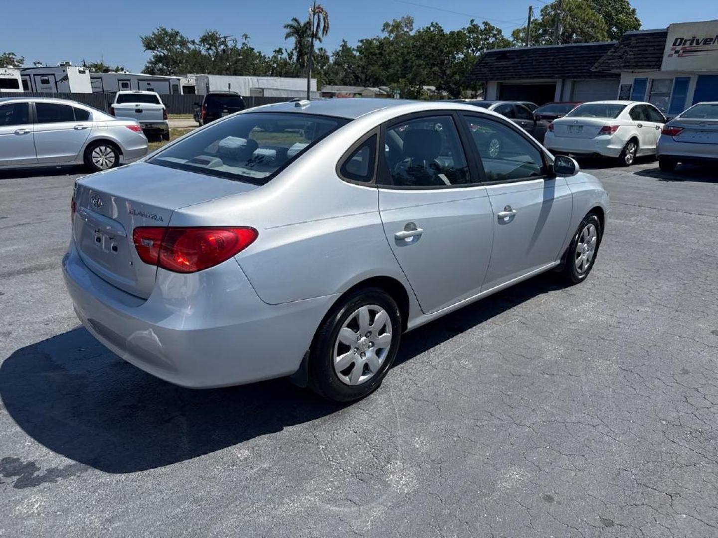 2008 SILVER HYUNDAI ELANTRA GLS (KMHDU46D58U) with an 2.0L engine, Automatic transmission, located at 2929 9th St. West, Bradenton, 34205, (941) 242-2810, 27.473591, -82.570679 - Thanks for inquring into DriveNation USA! All vehicles listed can be viewed at www.drivenationusa.com for vehicle history reports and additonal info. We cannot quote any terms such as down payments or monthly payments without an application. You can apply directly at www.drivenationusa.com or by con - Photo#6