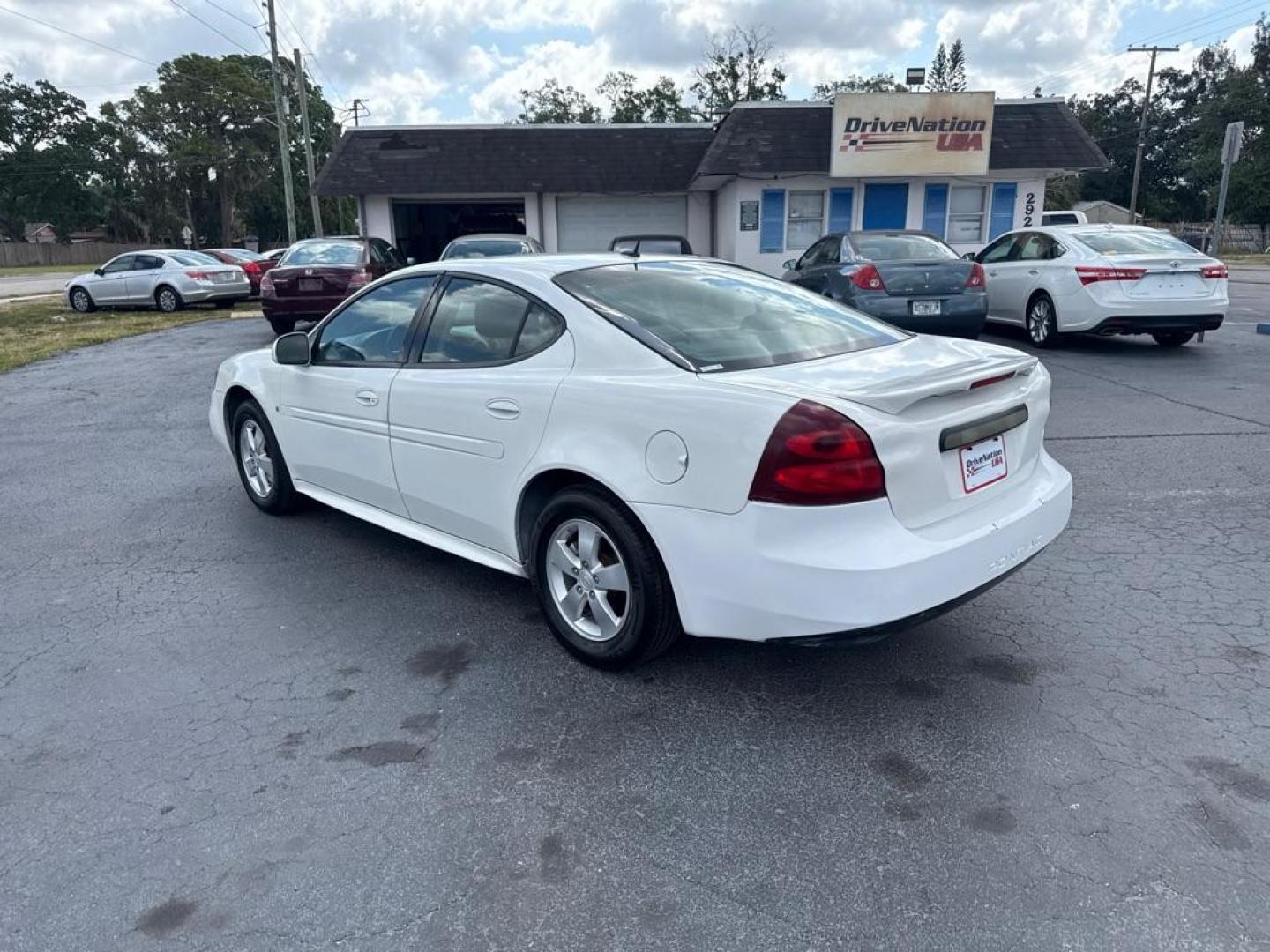 2008 WHITE PONTIAC GRAND PRIX (2G2WP552681) with an 3.8L engine, Automatic transmission, located at 2929 9th St. West, Bradenton, 34205, (941) 242-2810, 27.473591, -82.570679 - Thanks for inquring into DriveNation USA! All vehicles listed can be viewed at www.drivenationusa.com for vehicle history reports and additonal info. We cannot quote any terms such as down payments or monthly payments without an application. You can apply directly at www.drivenationusa.com or by con - Photo#6