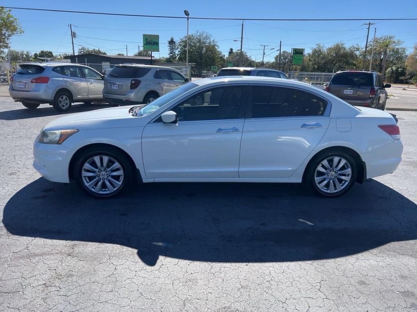 2011 WHITE HONDA ACCORD EXL (1HGCP3F85BA) with an 3.5L engine, Automatic transmission, located at 2929 9th St. West, Bradenton, 34205, (941) 242-2810, 27.473591, -82.570679 - Photo#5