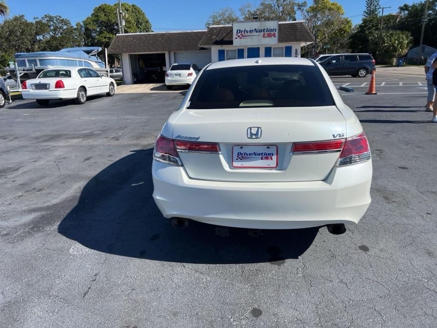 2011 WHITE HONDA ACCORD EXL (1HGCP3F85BA) with an 3.5L engine, Automatic transmission, located at 2929 9th St. West, Bradenton, 34205, (941) 242-2810, 27.473591, -82.570679 - Photo#7
